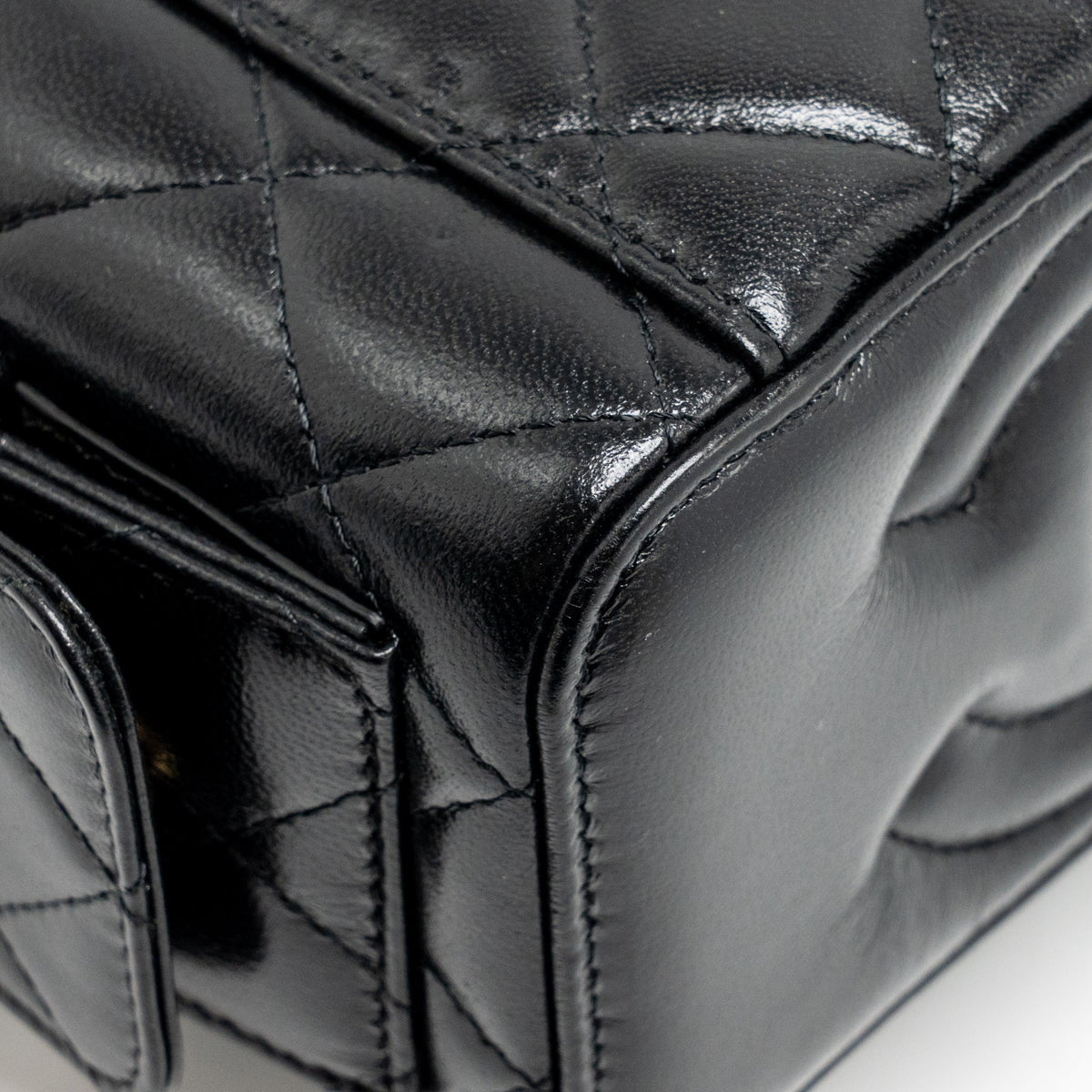 Chanel 22k top handle pocket long vanity with chain shiny calfskin black GHW (microchip)
