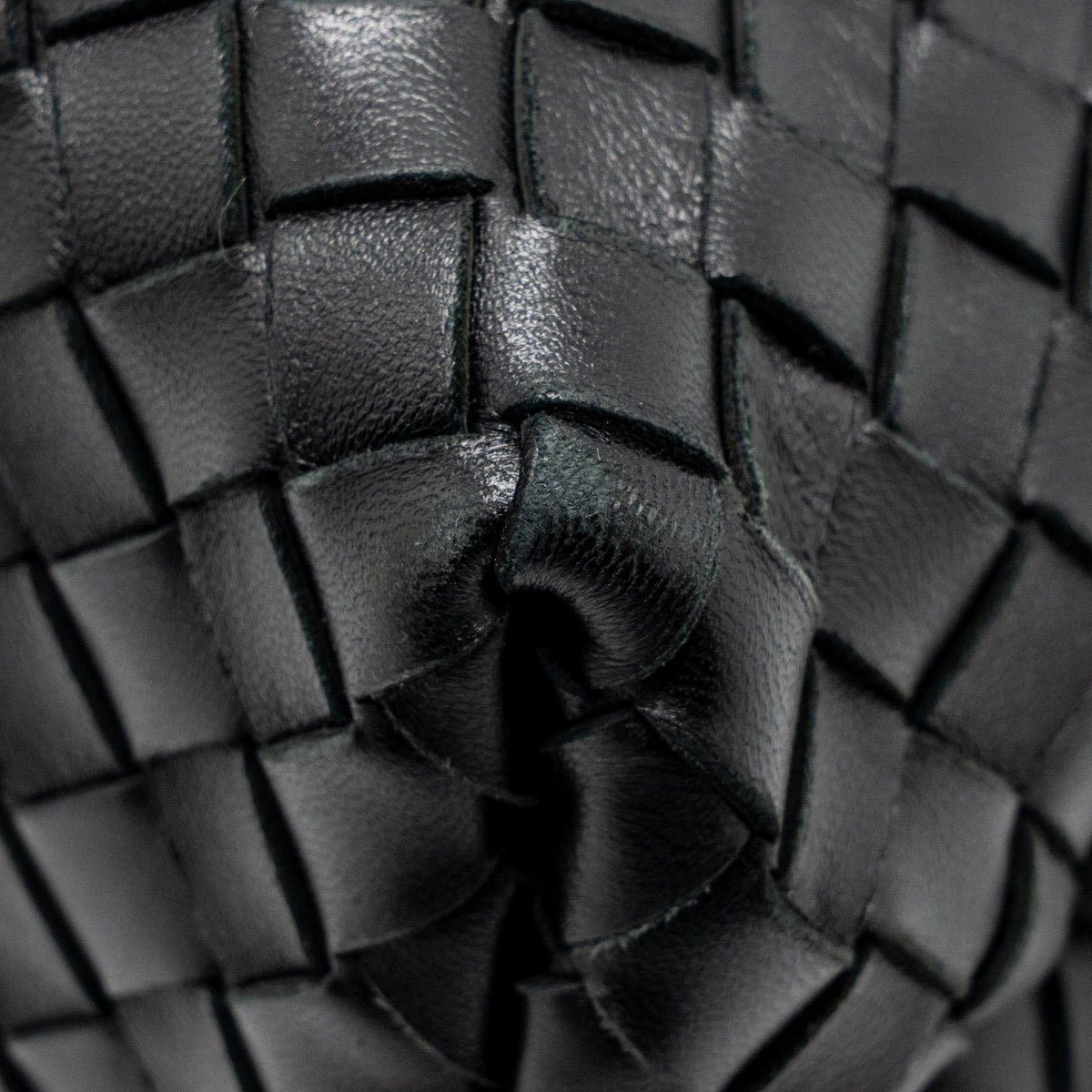 BOTTEGA VENETA MEDIUM ANDIAMO LAMBSKIN BLACK GHW