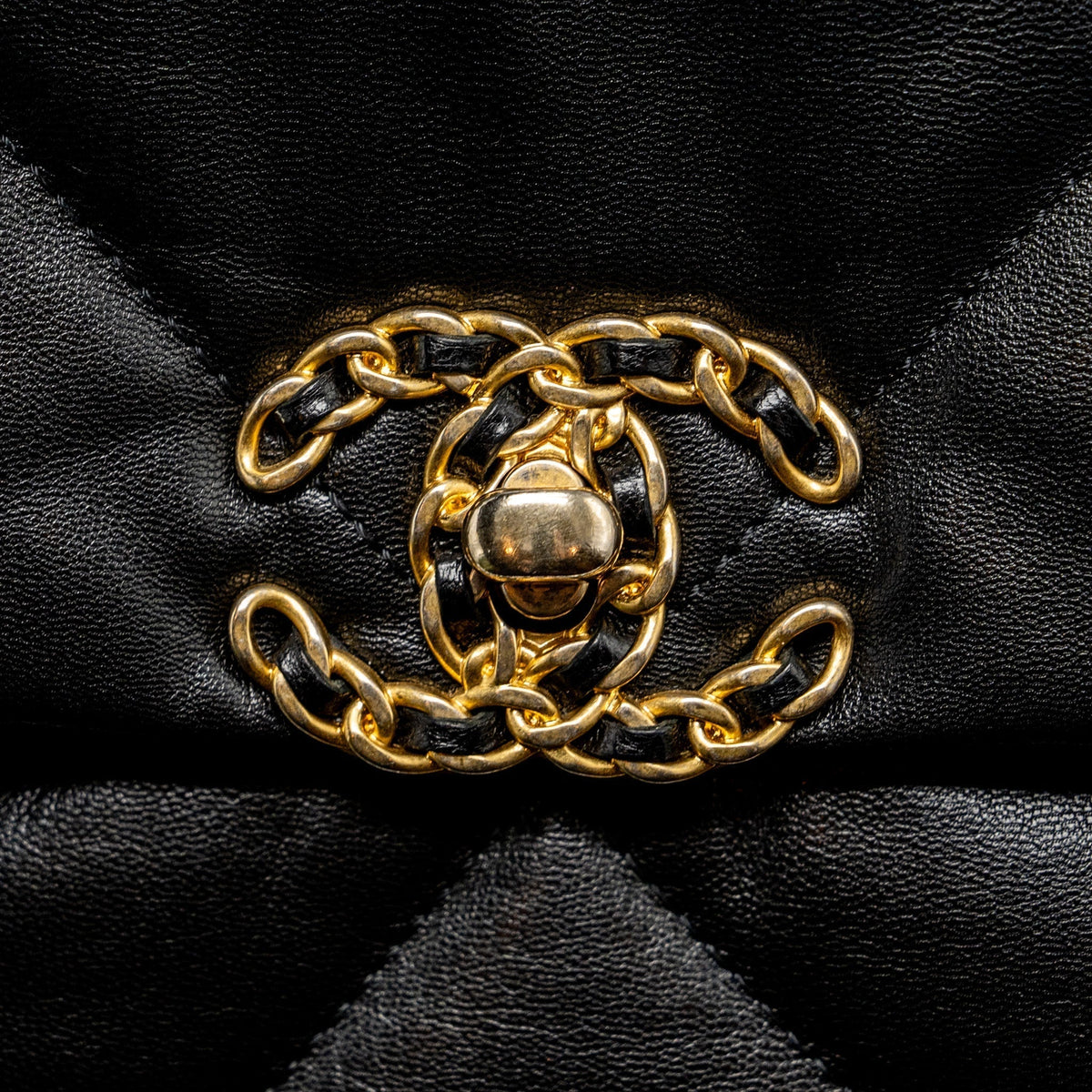 CHANEL MEDIUM 19 BAG GOATSKIN BLACK MULTICOLOUR HARDWARE