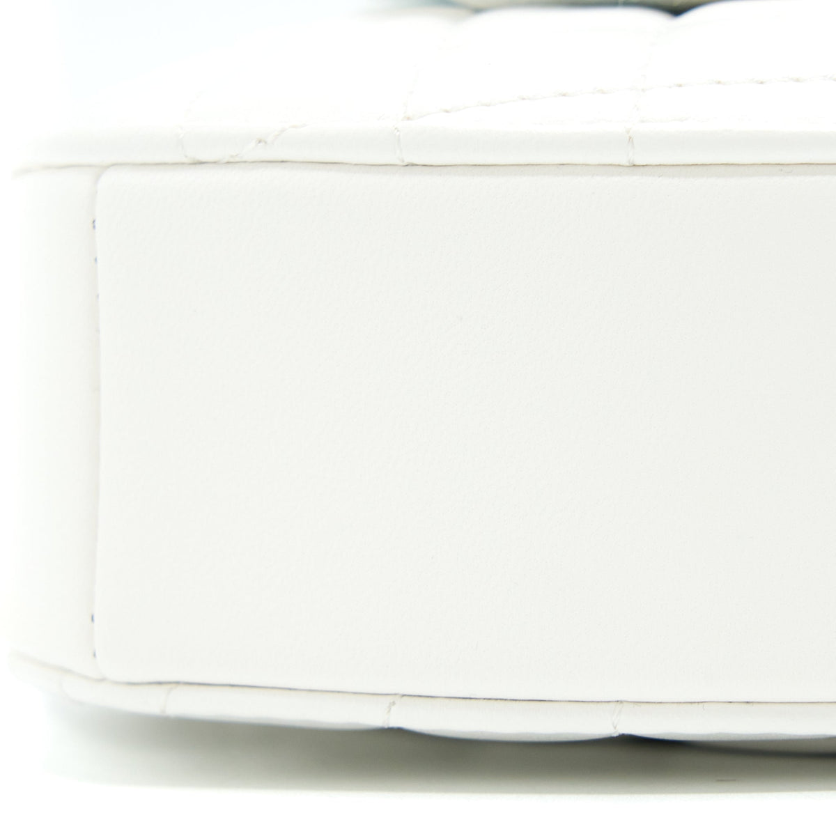 CHANEL 22S HEART BAG LAMBSKIN WHITE LGHW (MICROCHIP)