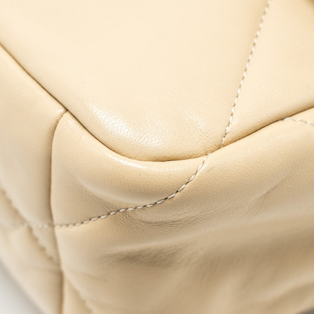 CHANEL LARGE 19 BAG LAMBSKIN LIGHT BEIGE MULTICOLOUR HARDWARE (MICROCHIP)