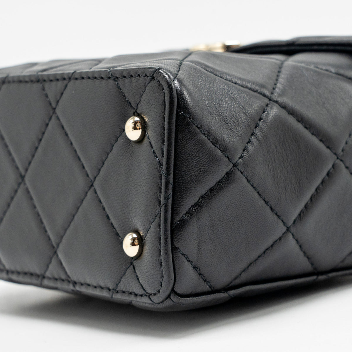 CHANEL FLAP VANITY WITH CHAIN LAMBSKIN BLACK LGWH (MICROCHIP)