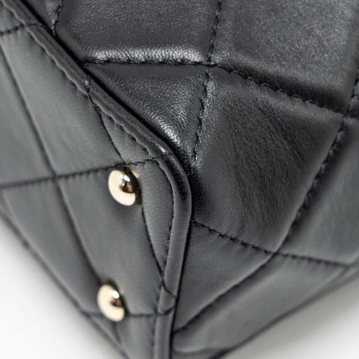 CHANEL FLAP VANITY WITH CHAIN LAMBSKIN BLACK LGWH (MICROCHIP)