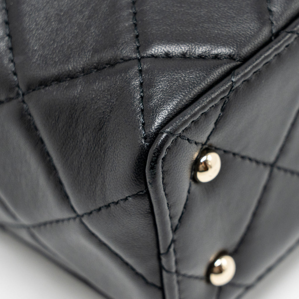 CHANEL FLAP VANITY WITH CHAIN LAMBSKIN BLACK LGWH (MICROCHIP)