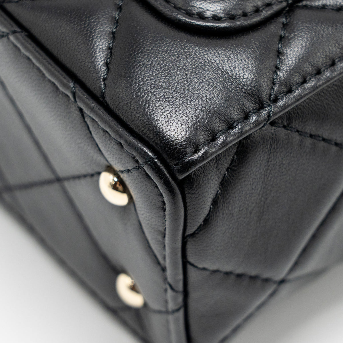 CHANEL FLAP VANITY WITH CHAIN LAMBSKIN BLACK LGWH (MICROCHIP)