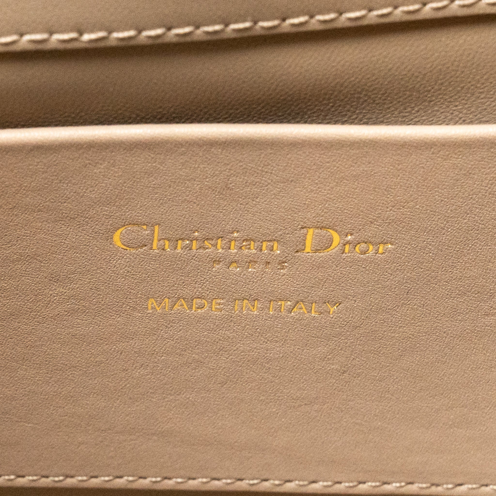 DIOR SMALL TOUJOURS TOTE BAG MACROCANNAGE CALFSKIN POWDER BEIGE LGHW