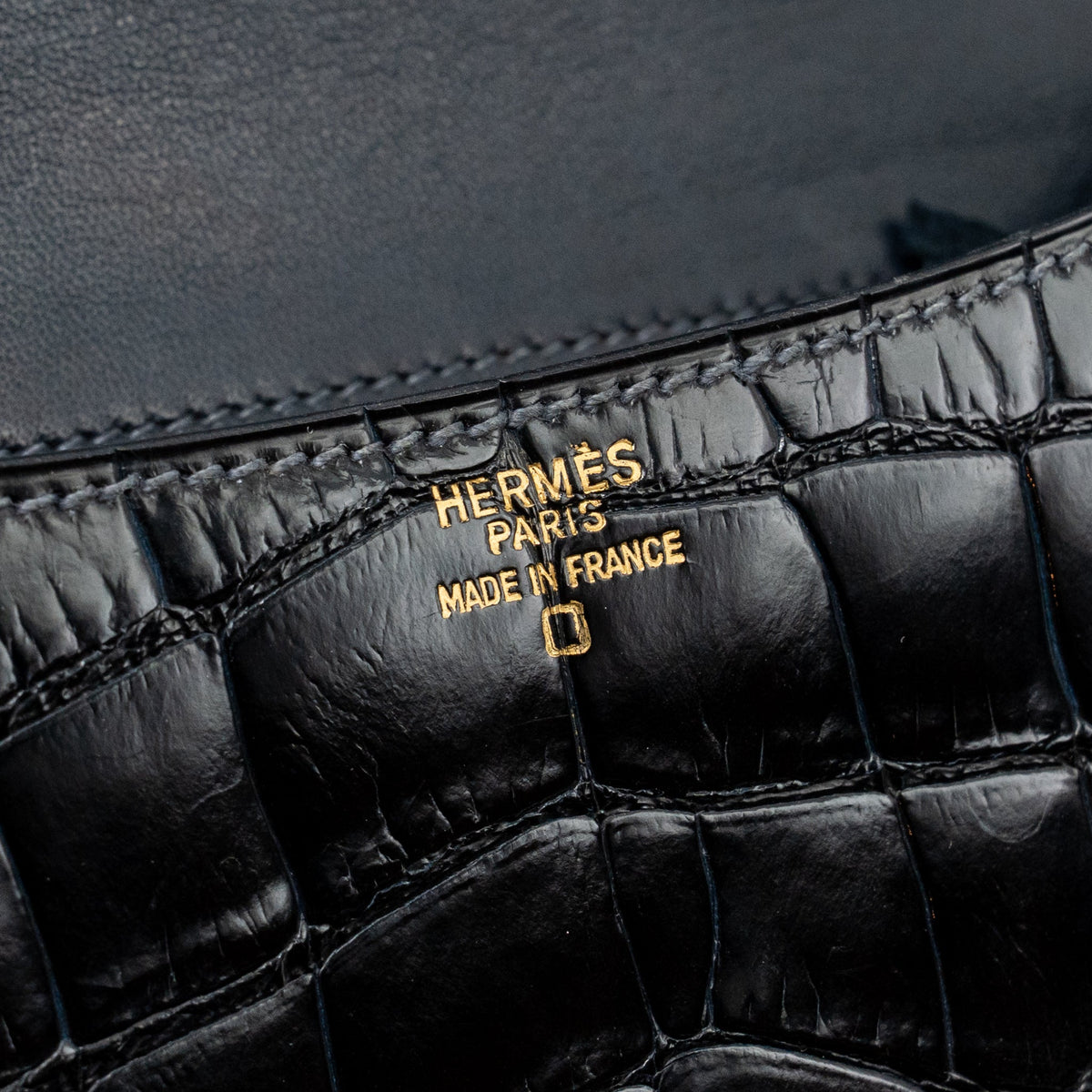 HERMES VINTAGE CONSTANCE 24 SHINY ALLIGATOR DARK BLUE GHW