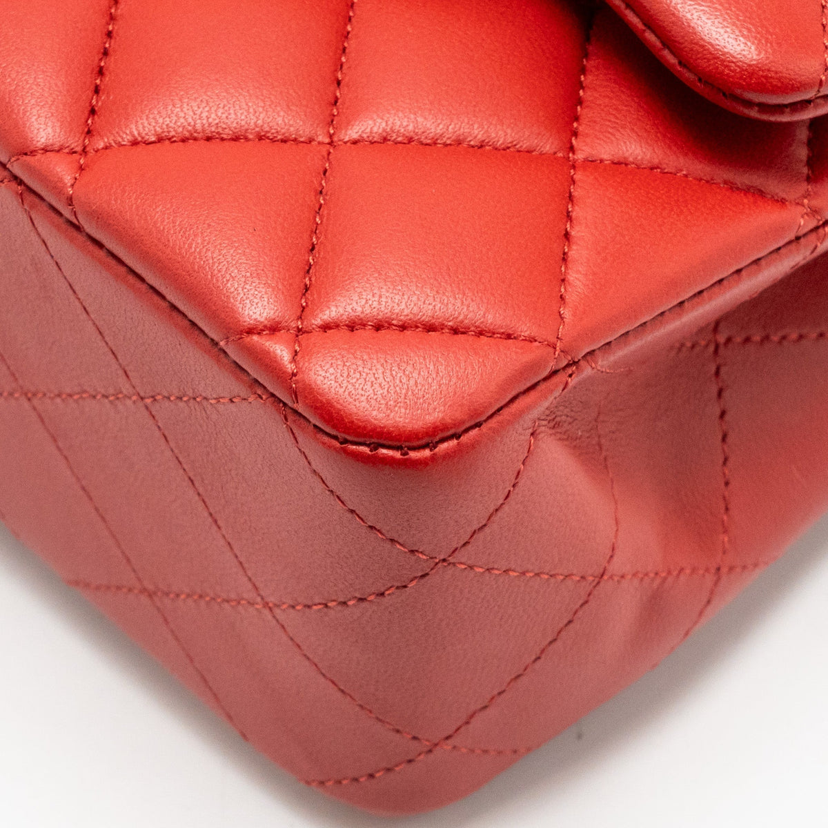 CHANEL MEDIUM CLASSIC DOUBLE FLAP BAG LAMBSKIN RED LGHW
