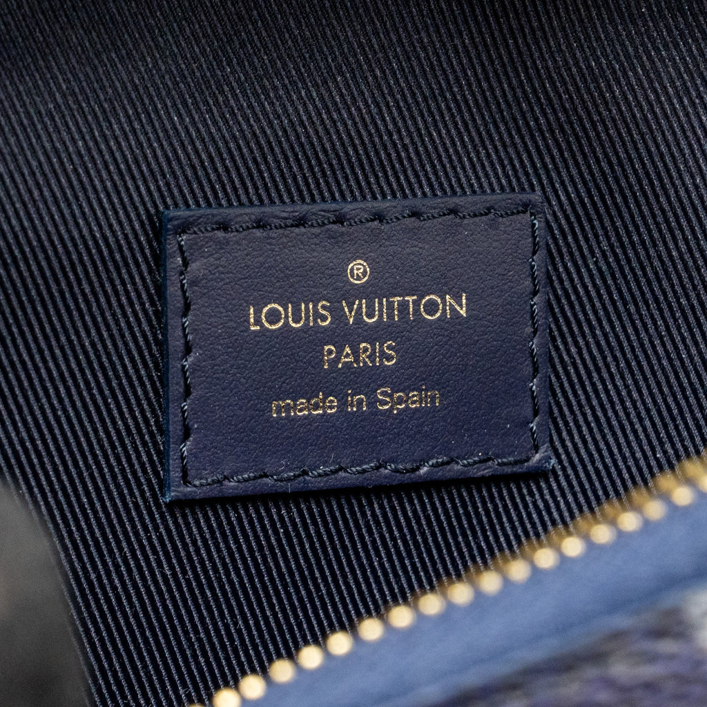 Louis Vuitton Discovery Bumbag PM Monogram Navy / Multicolour GHW