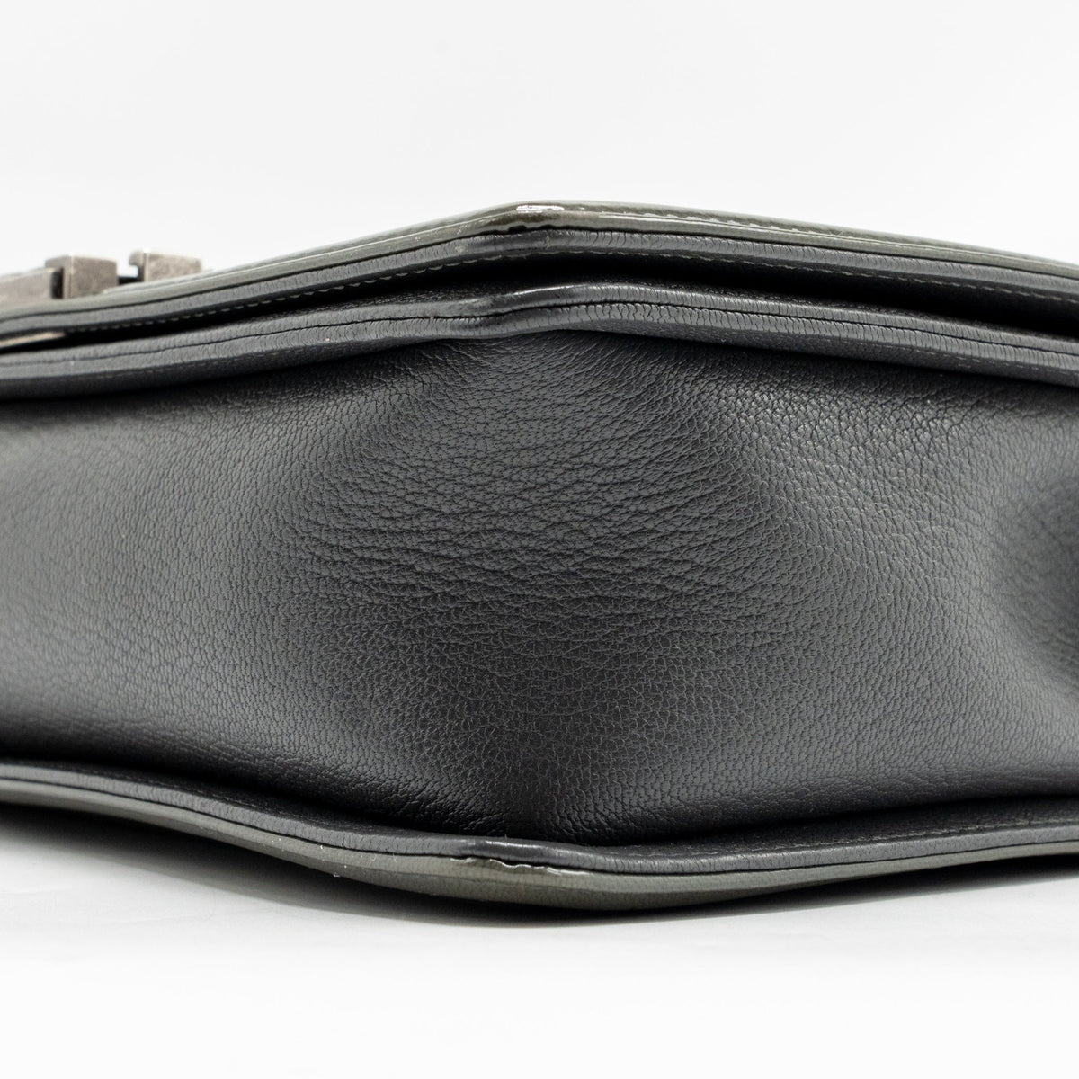 Chanel new medium boy bag goatskin/patent grey ruthenium silver hardware
