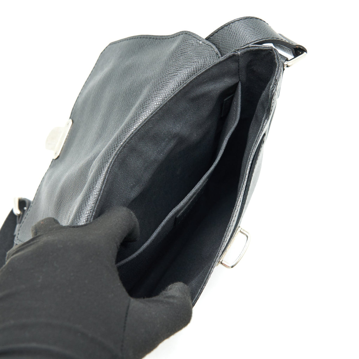 LOUIS VUITTON MEN'S MESSENGER BAG IN BLACK