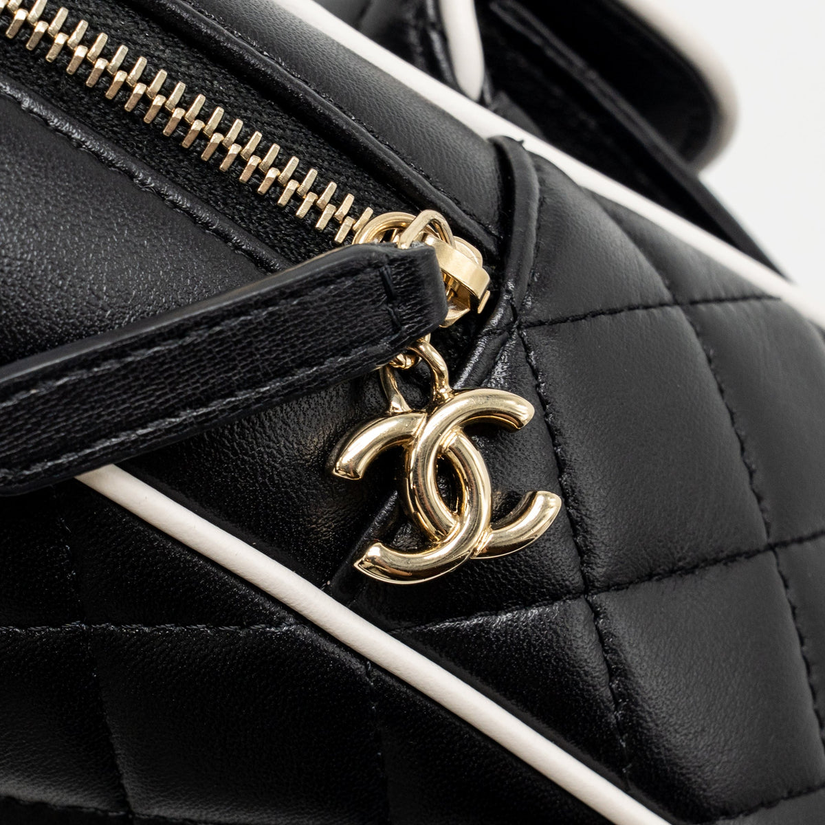 Chanel mini backpack/crossbody bag lambskin black/white LGHW (microchip)