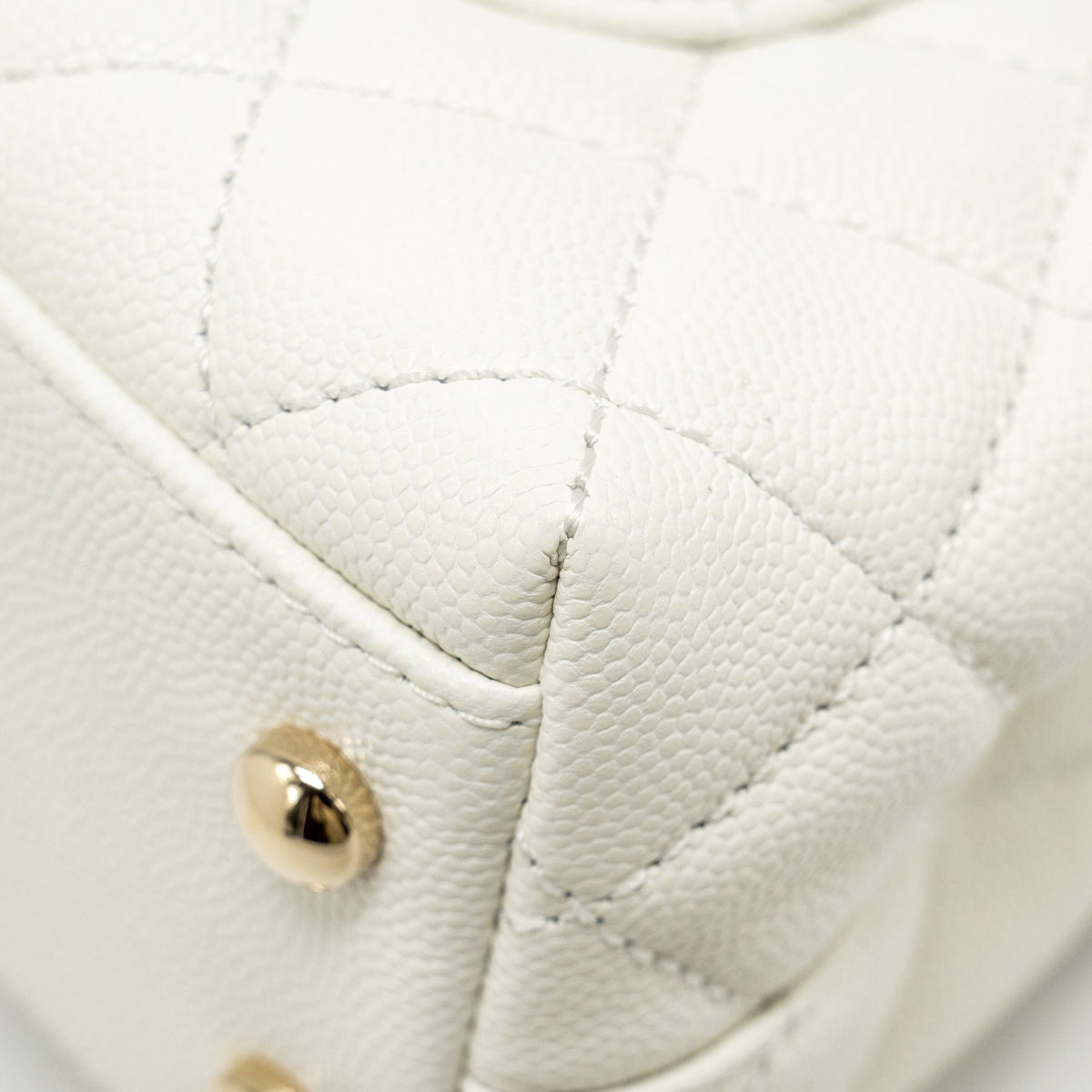 CHANEL MINI COCO HANDLE CAVIAR WHITE LGHW (MICROCHIP)