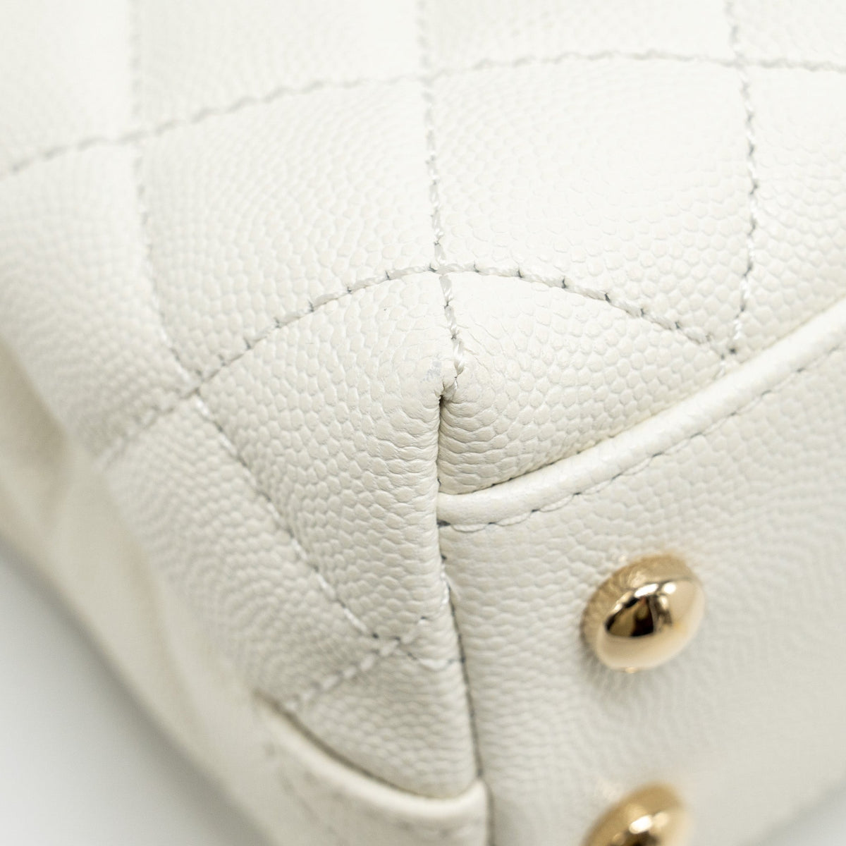CHANEL MINI COCO HANDLE CAVIAR WHITE LGHW (MICROCHIP)