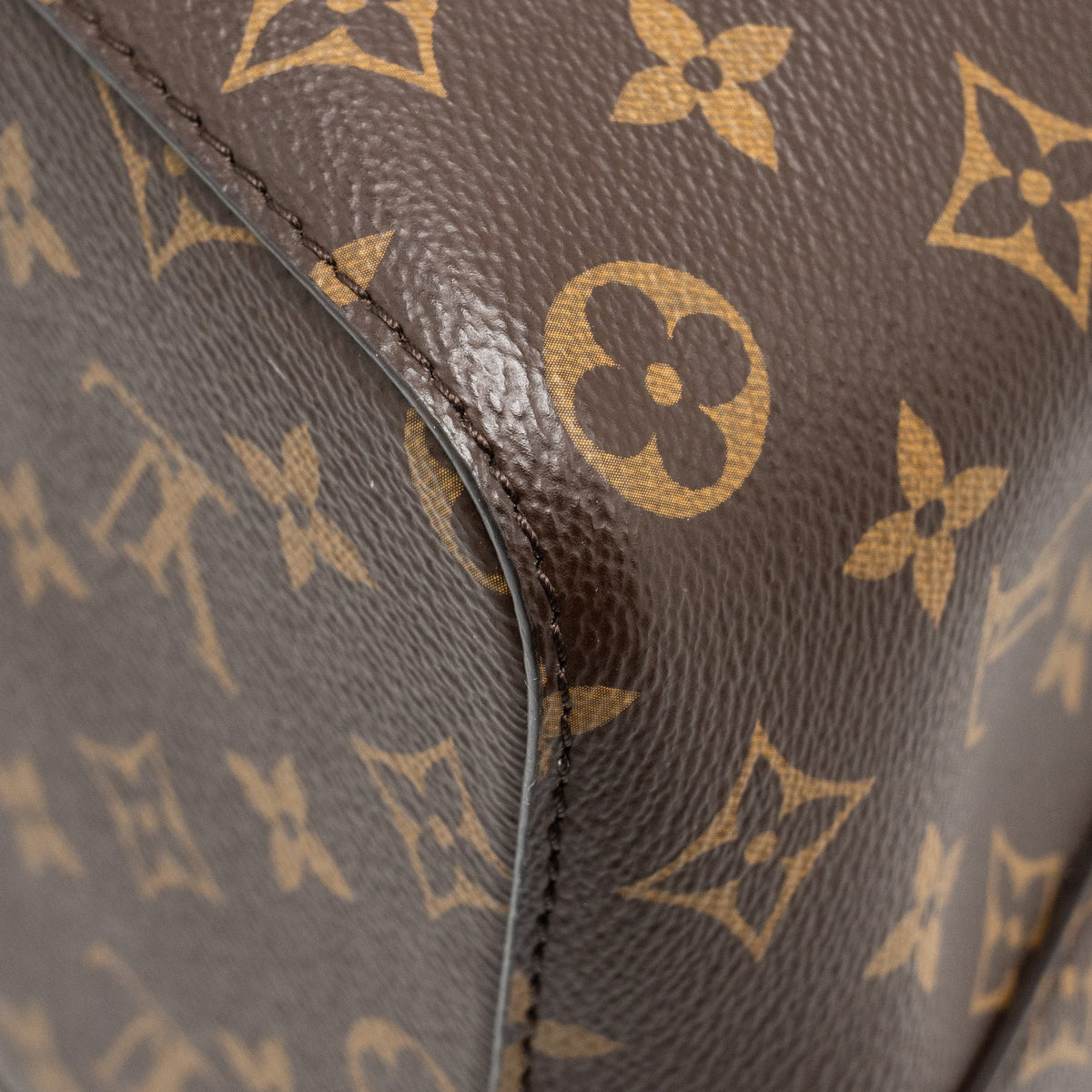 LOUIS VUITTON NEONOE MONOGRAM CANVAS BLACK GHW
