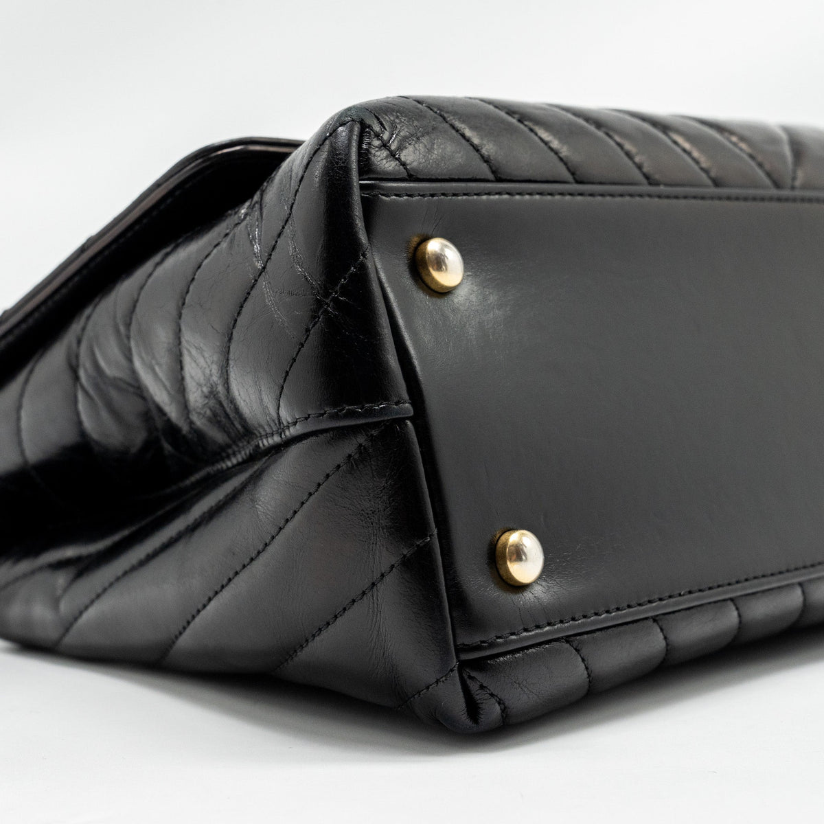 CHANEL MEDIUM COCO HANDLE CHEVRON CALFSKIN BLACK GHW