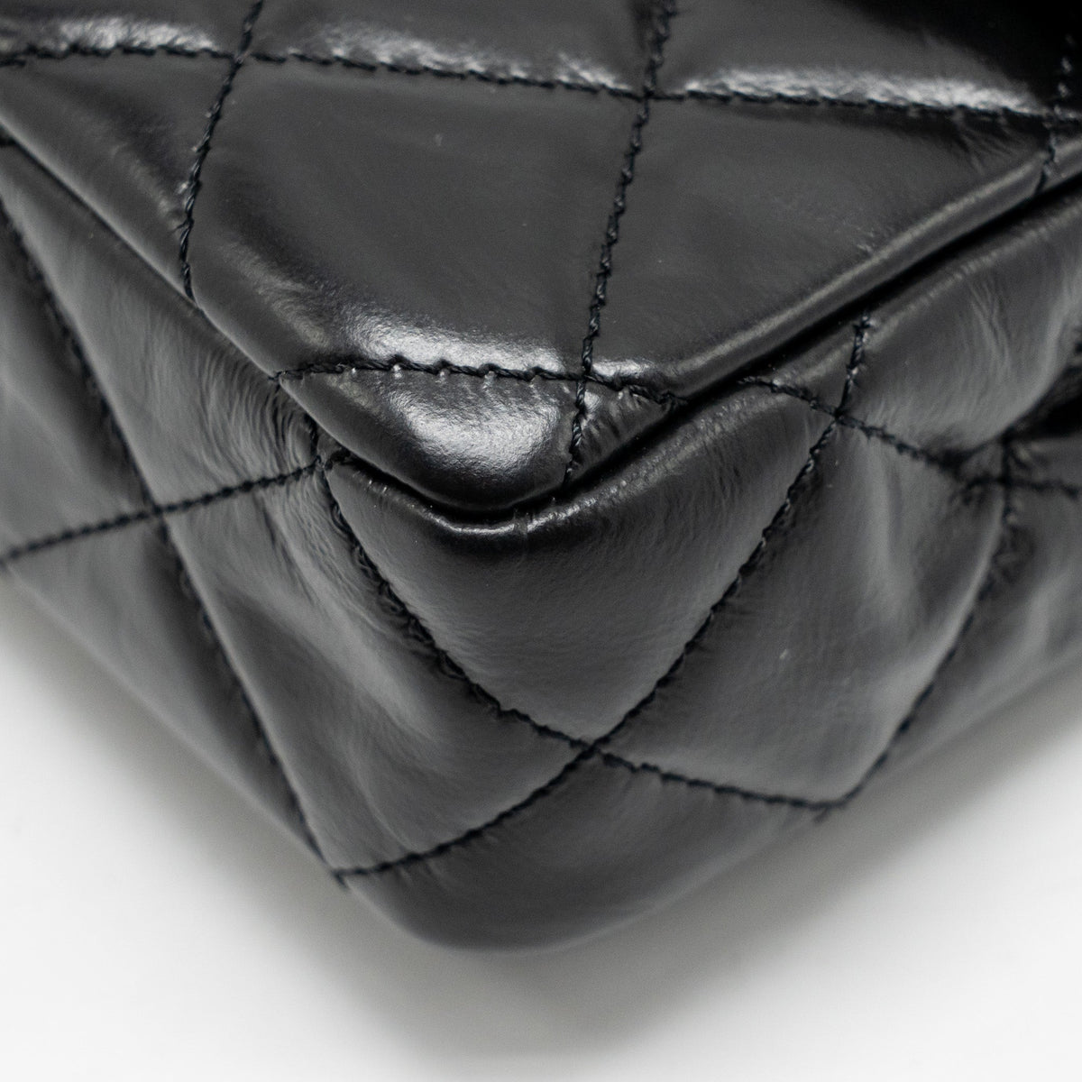 CHANEL 23A CLASSIC FLAP CLUTCH SHINY CALFSKIN BLACK GHW (MICROCHIP)