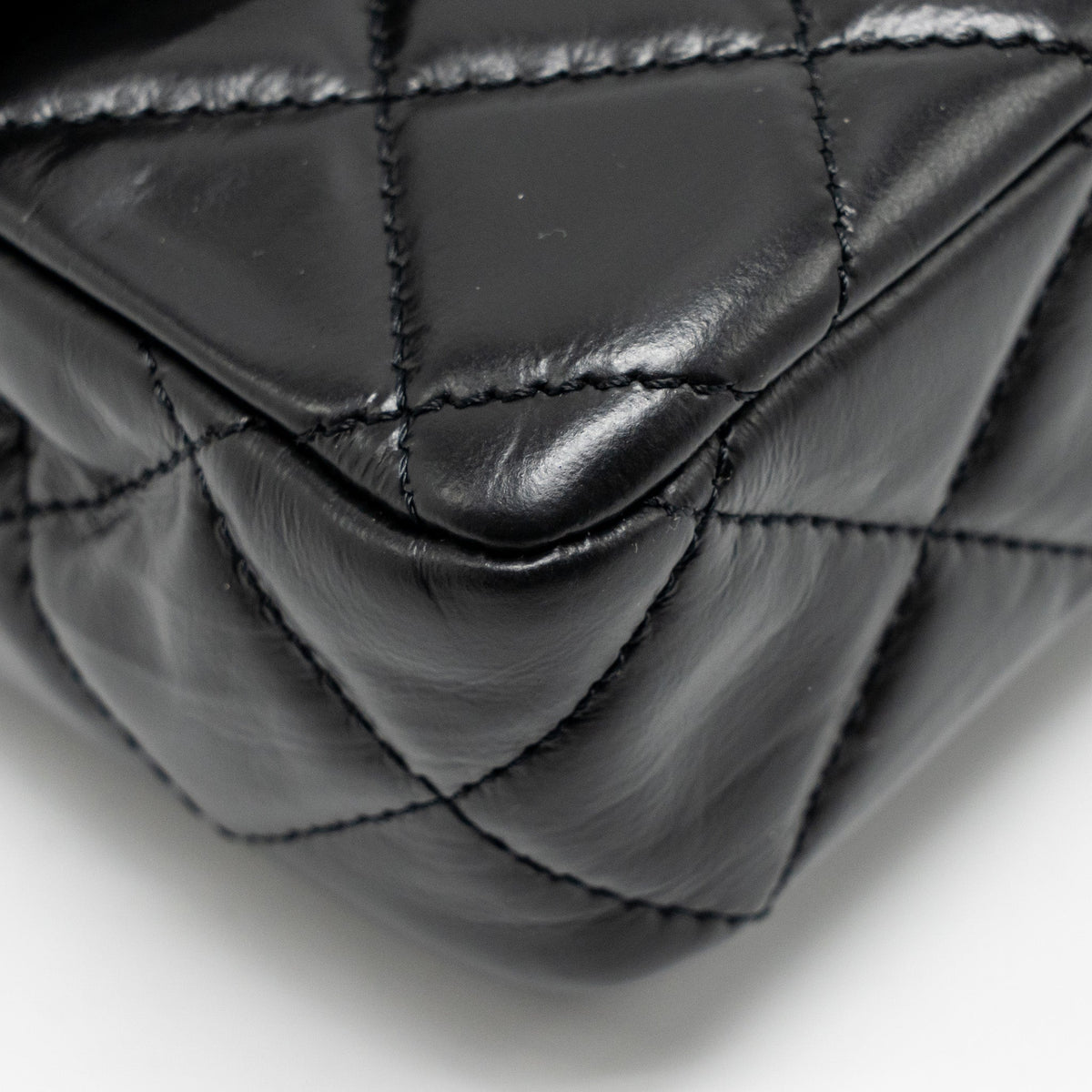 CHANEL 23A CLASSIC FLAP CLUTCH SHINY CALFSKIN BLACK GHW (MICROCHIP)