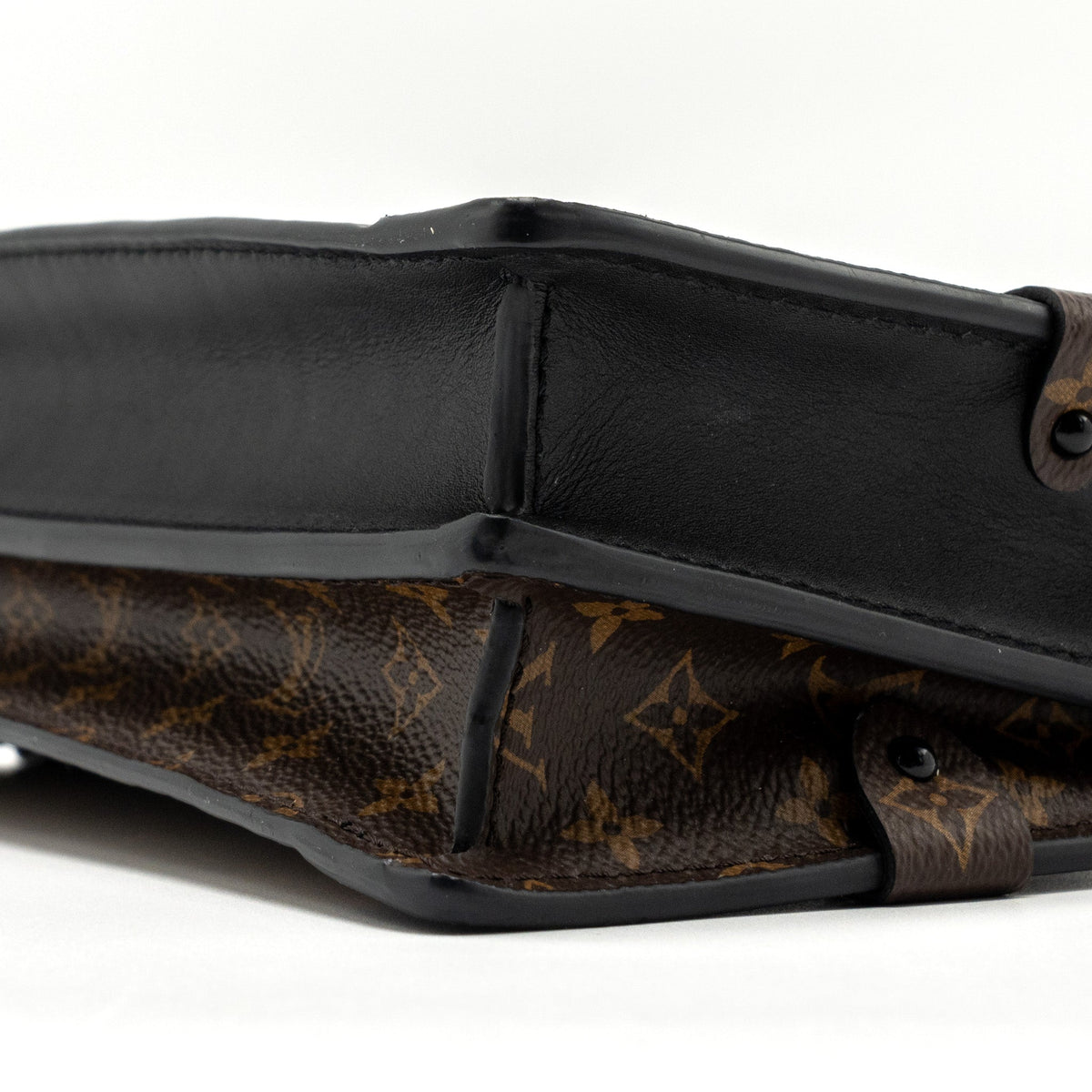 LOUIS VUITTON TRUNK CLUTCH MONOGRAM REVERSE CANVAS GHW