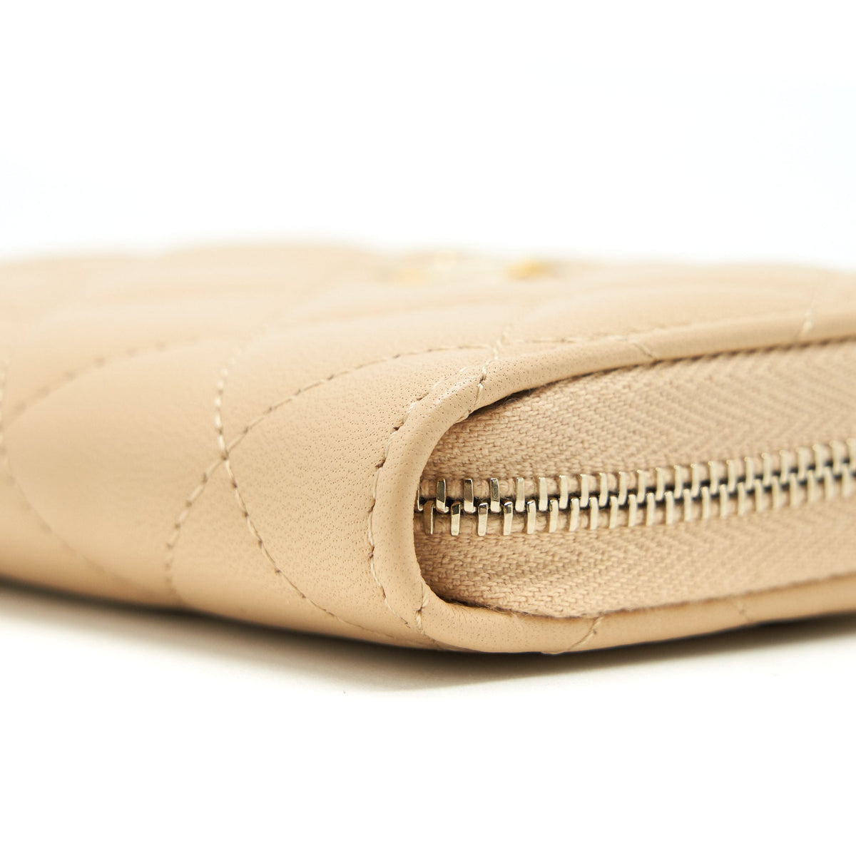 CHANEL 22C PEARL CRUSH CARD HOLDER WITH CHAIN BEIGE GHW