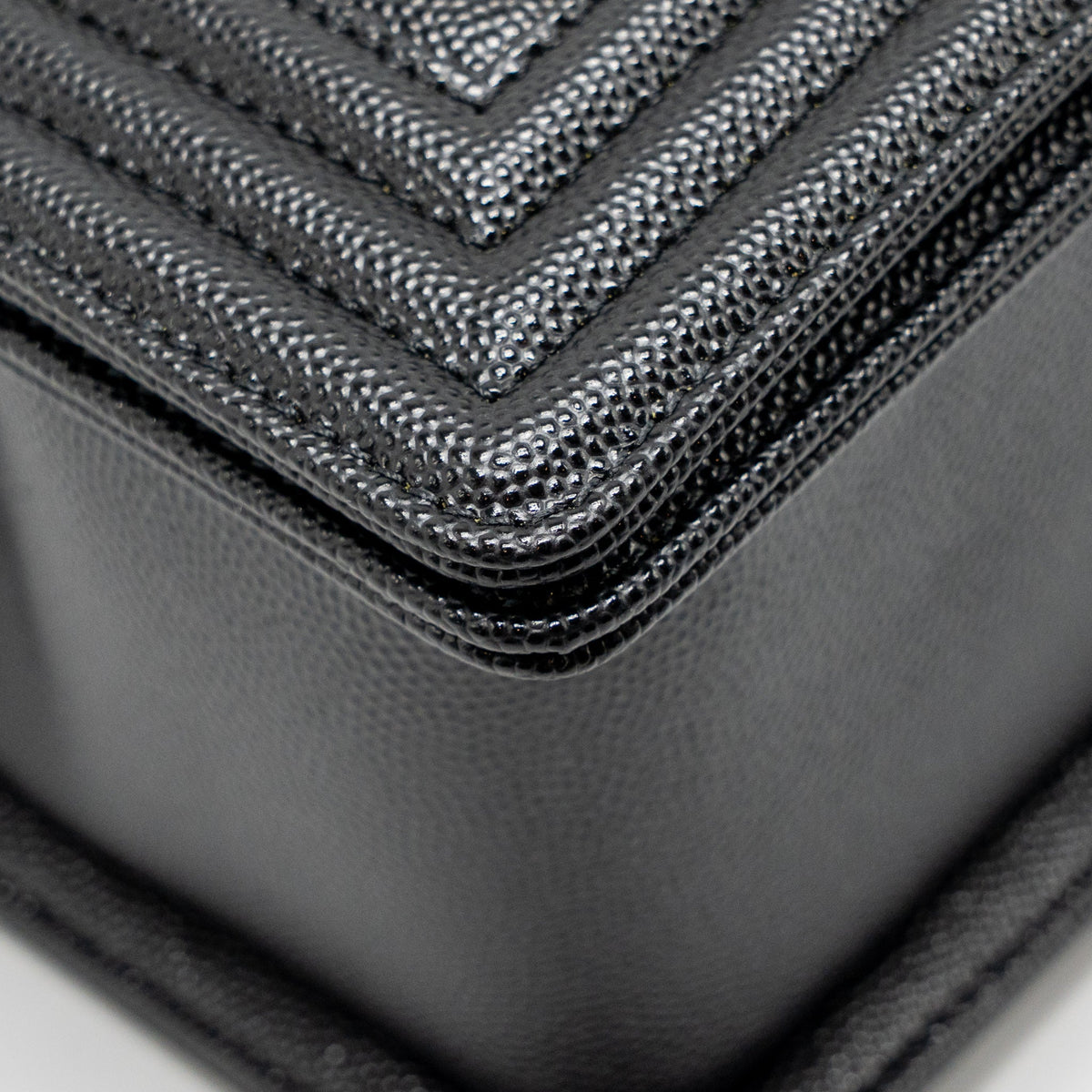 CHANEL MEDIUM BOY BAG CAVIAR BLACK GHW (MICROCHIP)