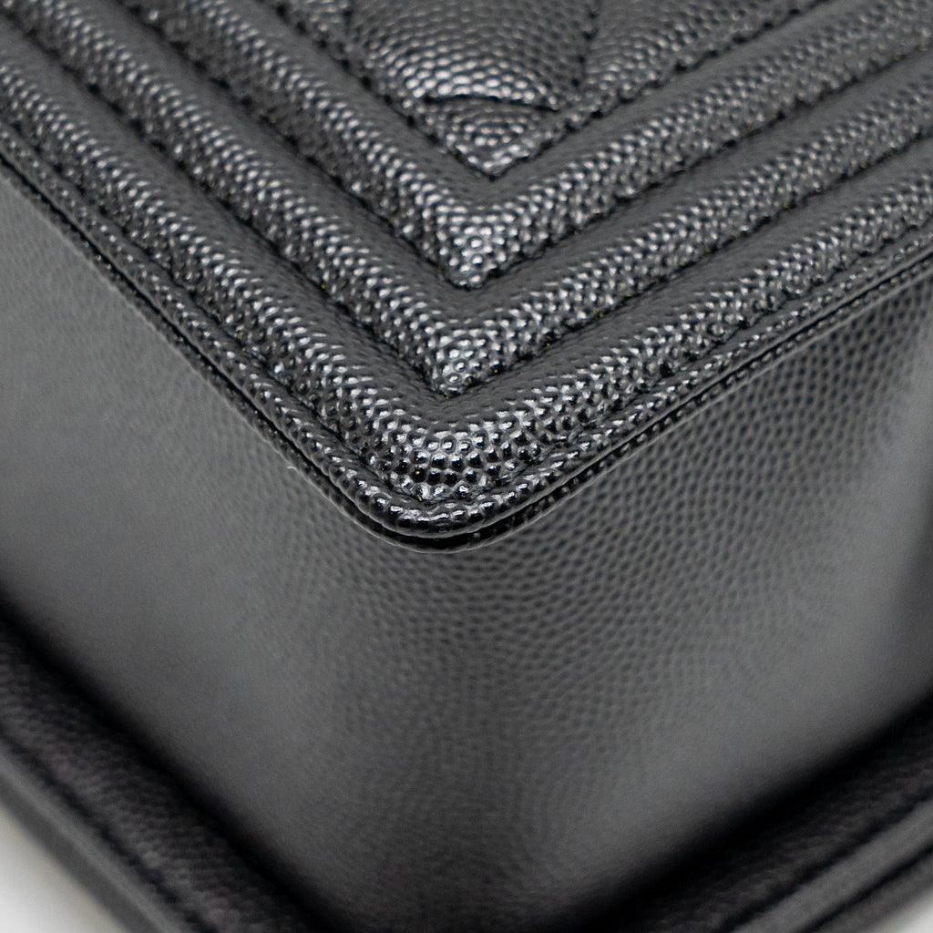 CHANEL MEDIUM BOY BAG CAVIAR BLACK GHW (MICROCHIP)