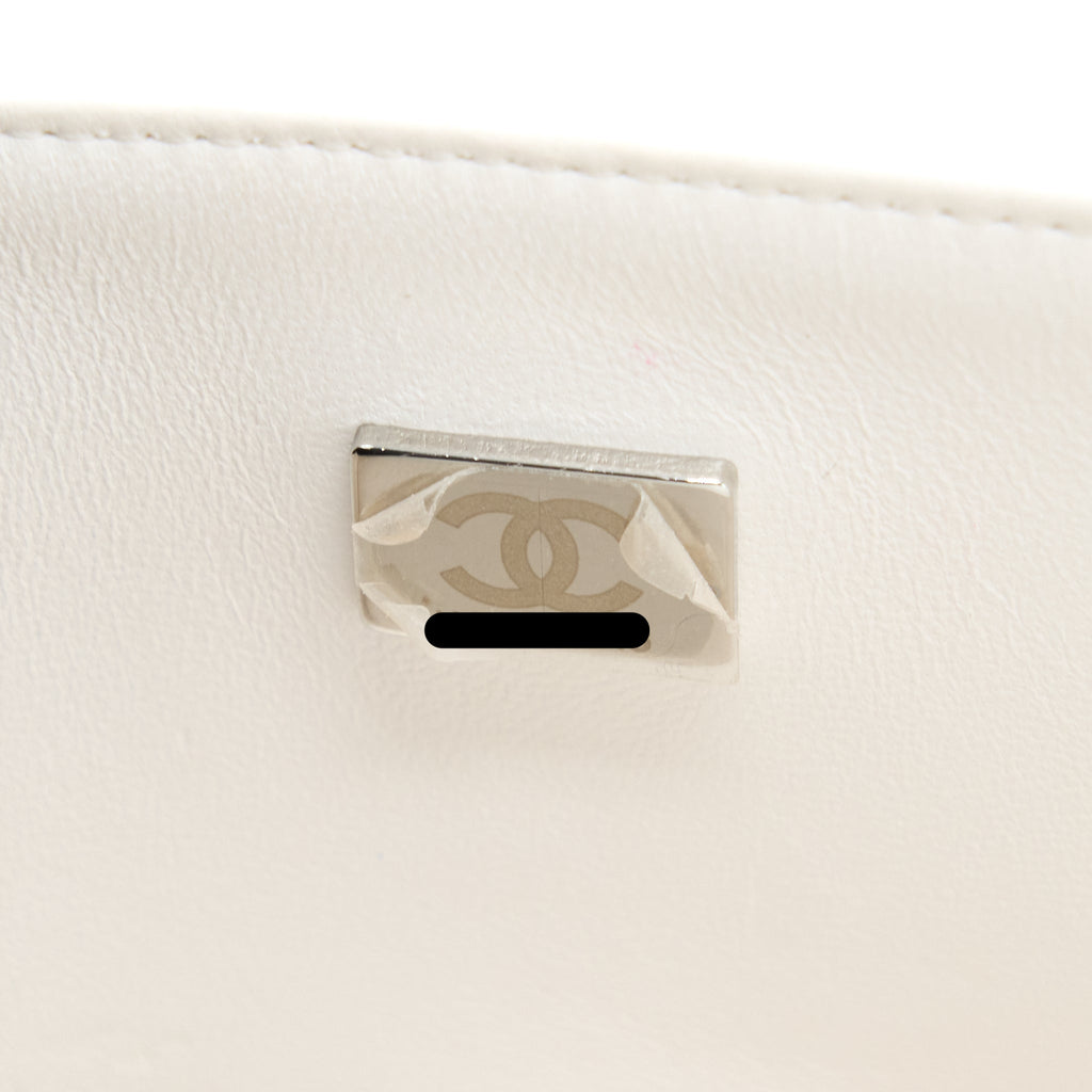 CHANEL MEDIUM CLASSIC DOUBLE FLAP BAG CAVIAR WHITE SHW (MICROCHIP)