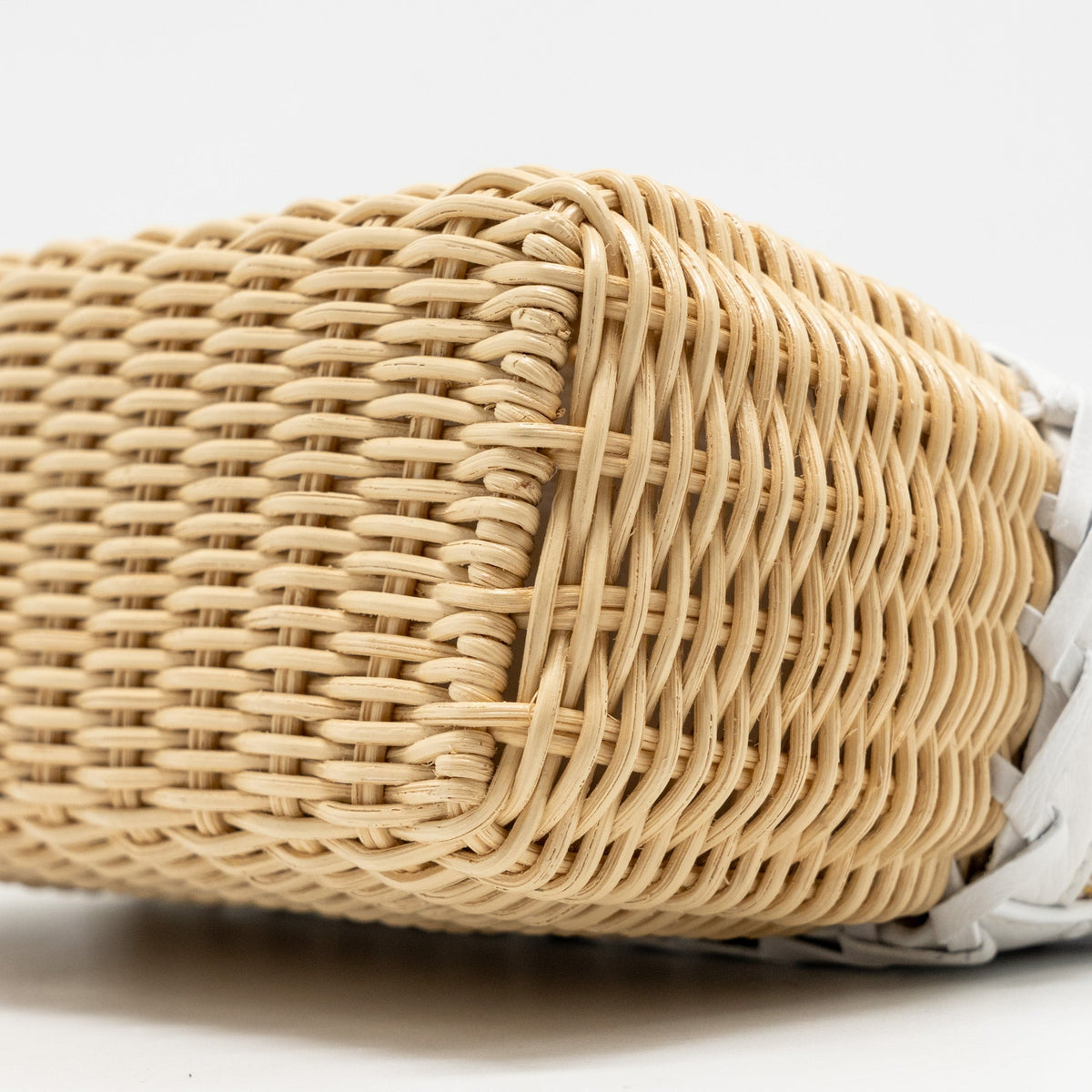 LORO PIANA EXTRA POCKET L19 EAST-WEST RAFFIA OSTRICH WHITE GHW