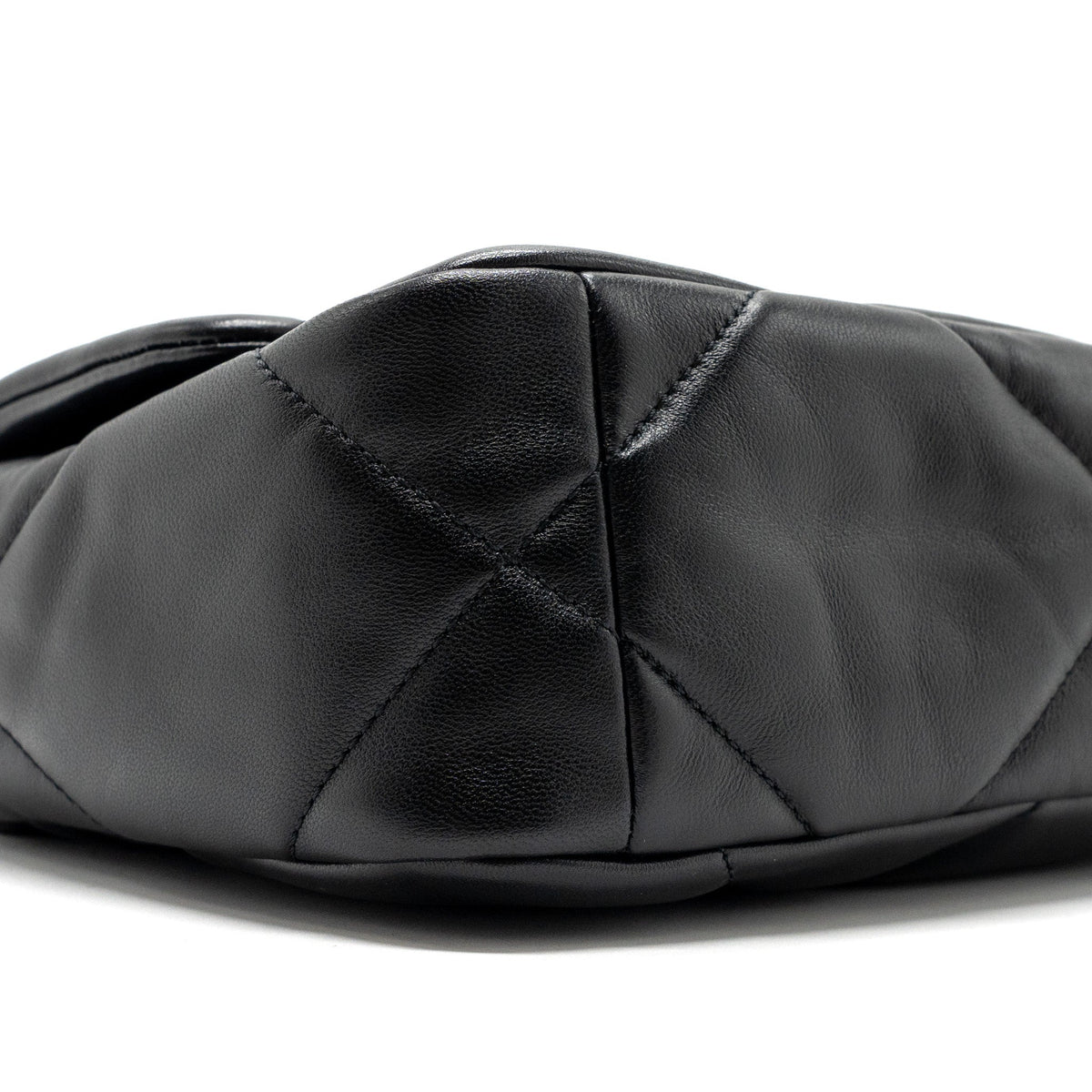 CHANEL SMALL 19 BAG LAMBSKIN BLACK MULTICOLOUR HARDWARE (MICROCHIP)