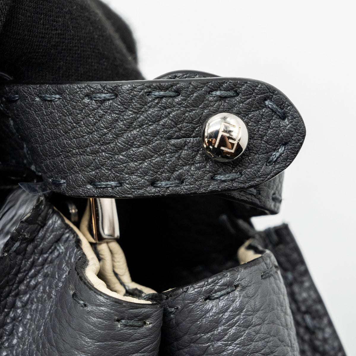 FENDI MEDIUM PEEKABOO BAG SELLERIA LEATHER BLACK SHW