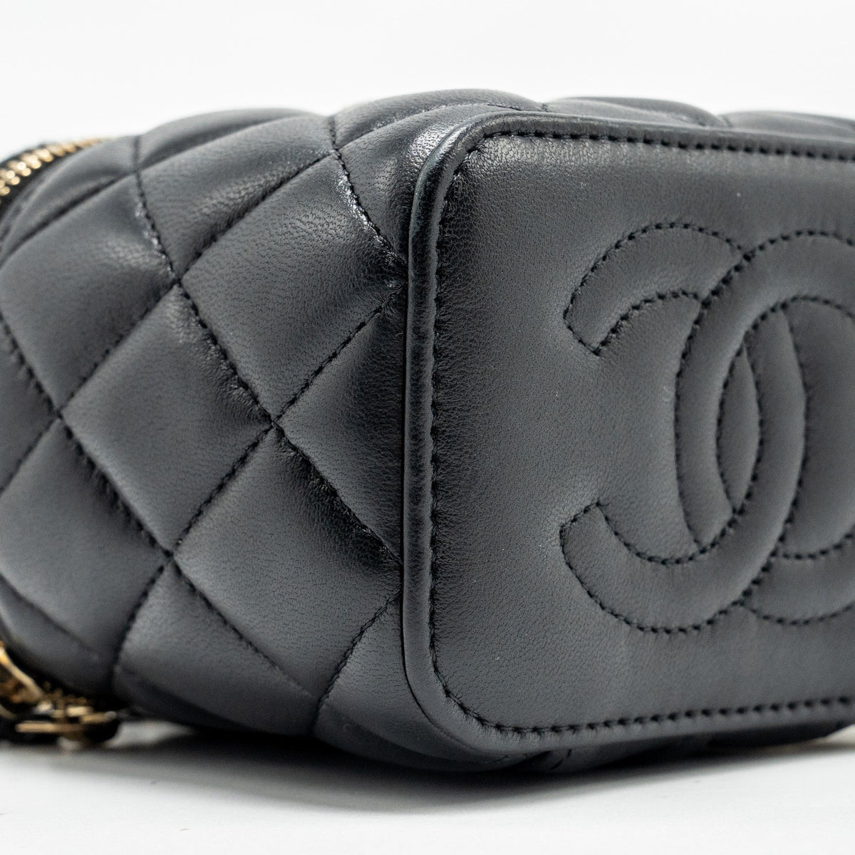 CHANEL TOP HANDLE MINI VANITY CASE WITH CHAIN LAMBSKIN BLACK GHW (MICROCHIP)