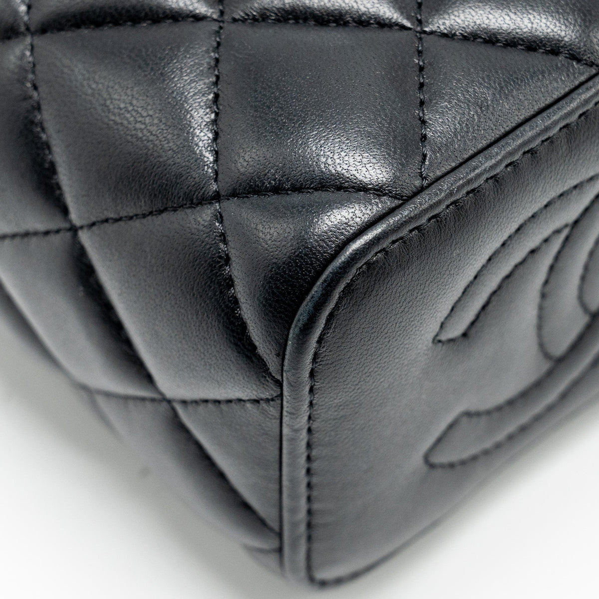 CHANEL TOP HANDLE MINI VANITY CASE WITH CHAIN LAMBSKIN BLACK GHW (MICROCHIP)