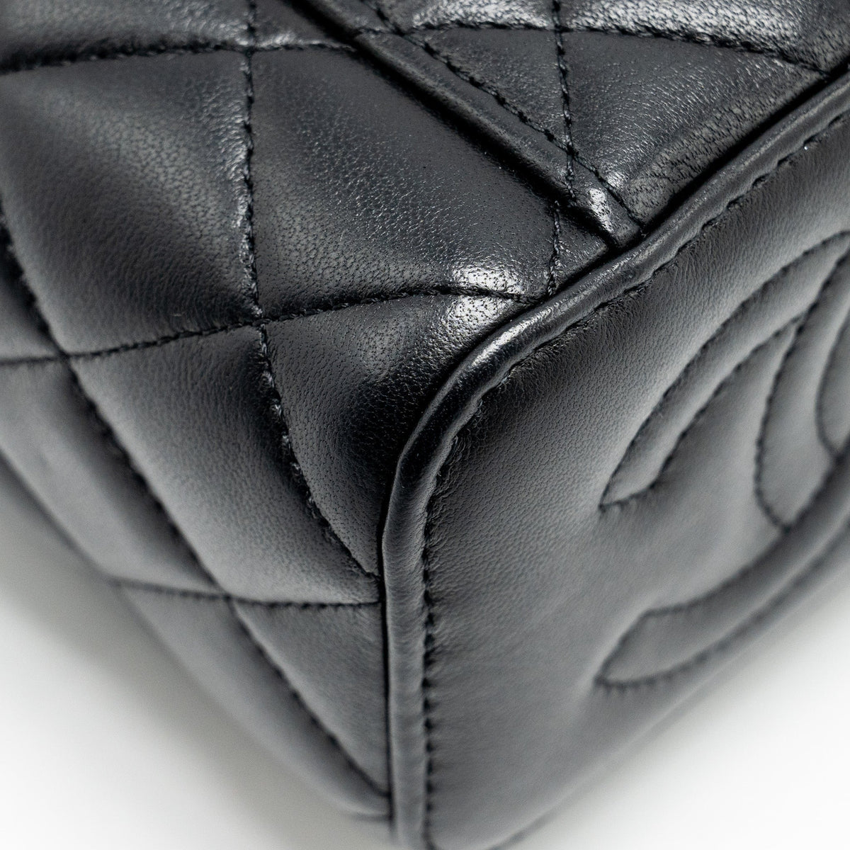 CHANEL TOP HANDLE MINI VANITY CASE WITH CHAIN LAMBSKIN BLACK GHW (MICROCHIP)
