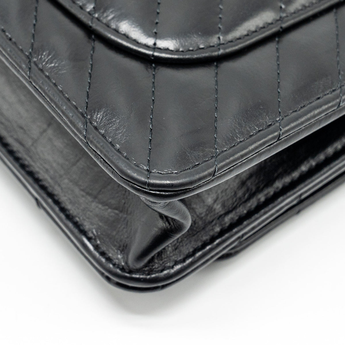 CHANEL CHEVRON 2.55 REISSUE WALLET ON CHAIN AGED CALFSKIN BLACK GHW (MICROCHIP)