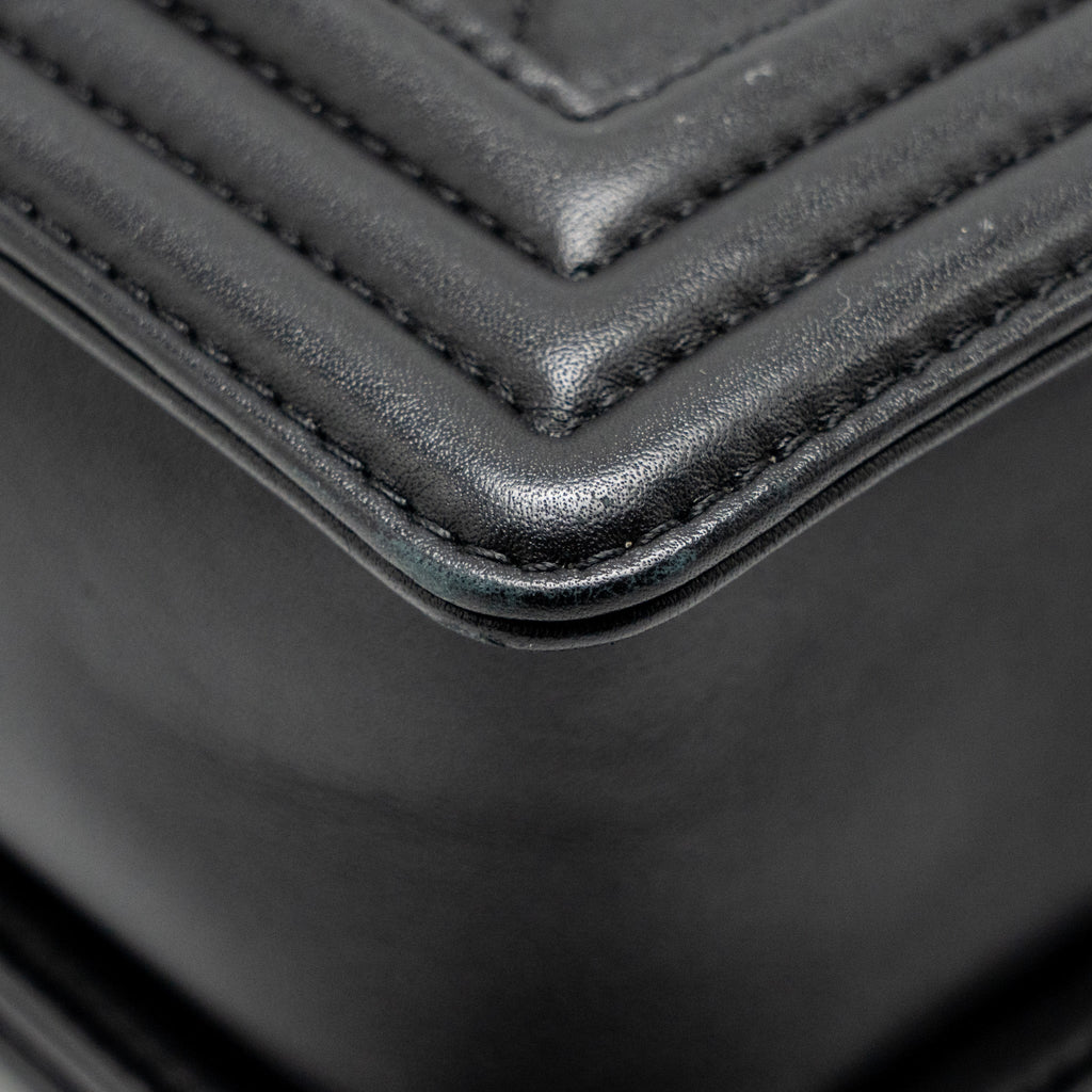 CHANEL NEW MEDIUM BOY BAG CALFSKIN BLACK RUTHENIUM HARDWARE