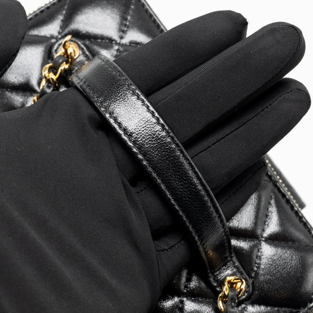 Chanel 22k top handle pocket long vanity with chain shiny calfskin black GHW (microchip)