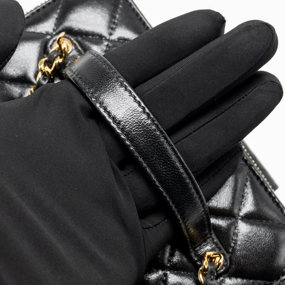 Chanel 22k top handle pocket long vanity with chain shiny calfskin black GHW (microchip)