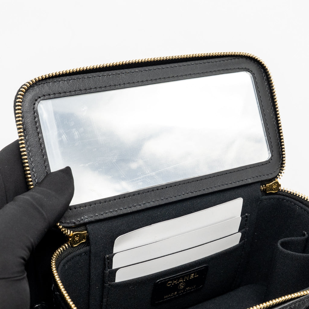 Chanel 22k top handle pocket long vanity with chain shiny calfskin black GHW (microchip)