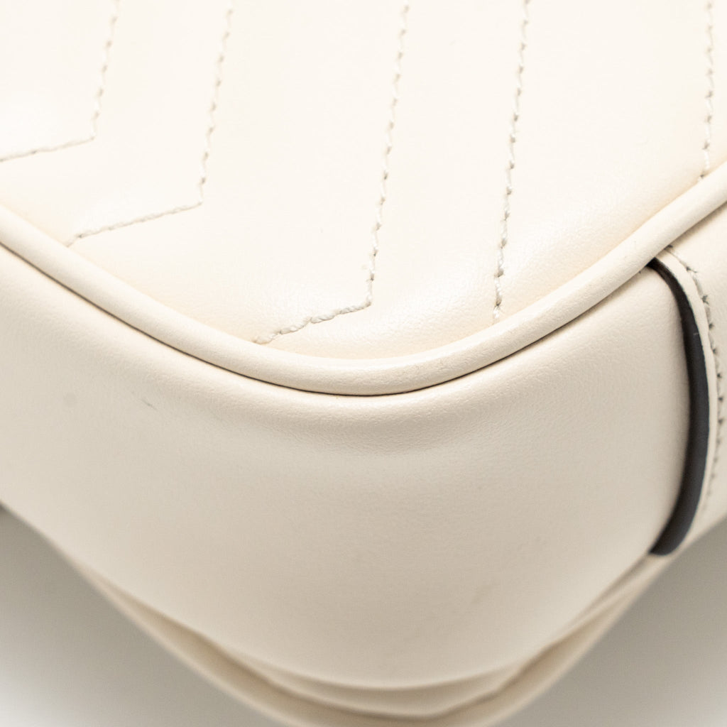 GUCCI MEDIUM GG MARMONT SHOULDER BAG WHITE MATELASSE CHEVRON LEATHER WITH WHITE HARDWARE