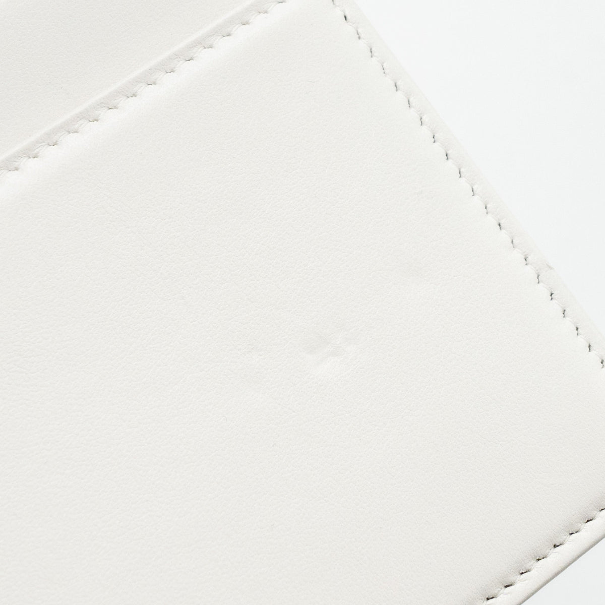 CHANEL BOY WALLET ON CHAIN CAVIAR WHITE LGHW (MICROCHIP)