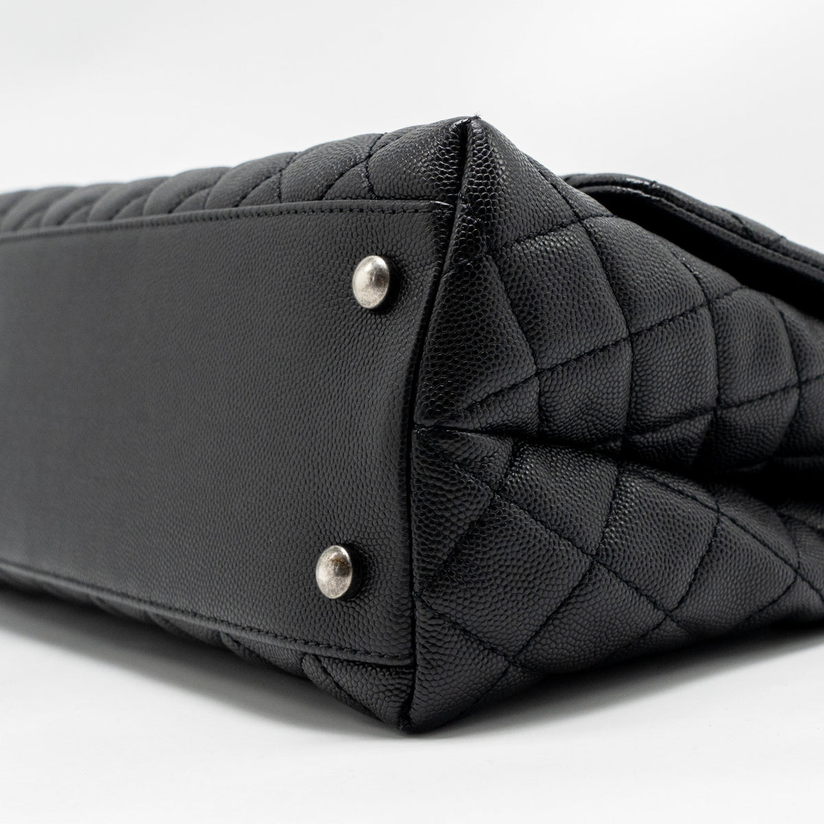 CHANEL MEDIUM COCO HANDLE CAVIAR/LIZARD HANDLE BLACK/BURGUNDY RUTHENIUM HARDWARE