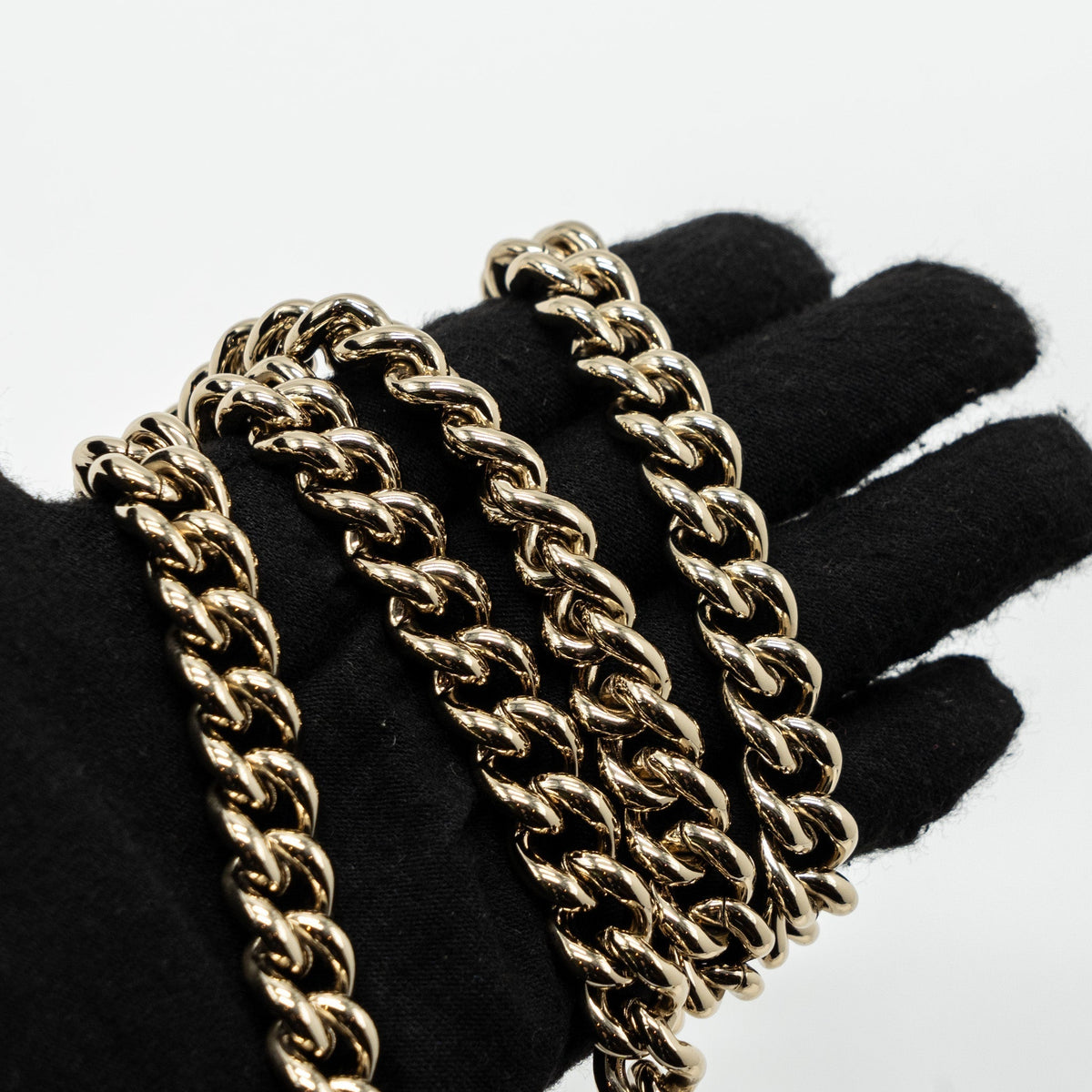 CHANEL BOY WALLET ON CHAIN CAVIAR WHITE LGHW (MICROCHIP)