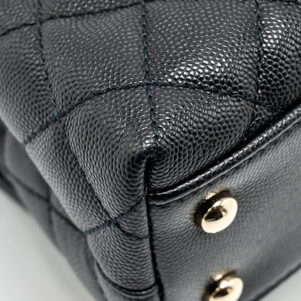 CHANEL SMALL COCO HANDLE CAVIAR BLACK LGHW (MICROCHIP)