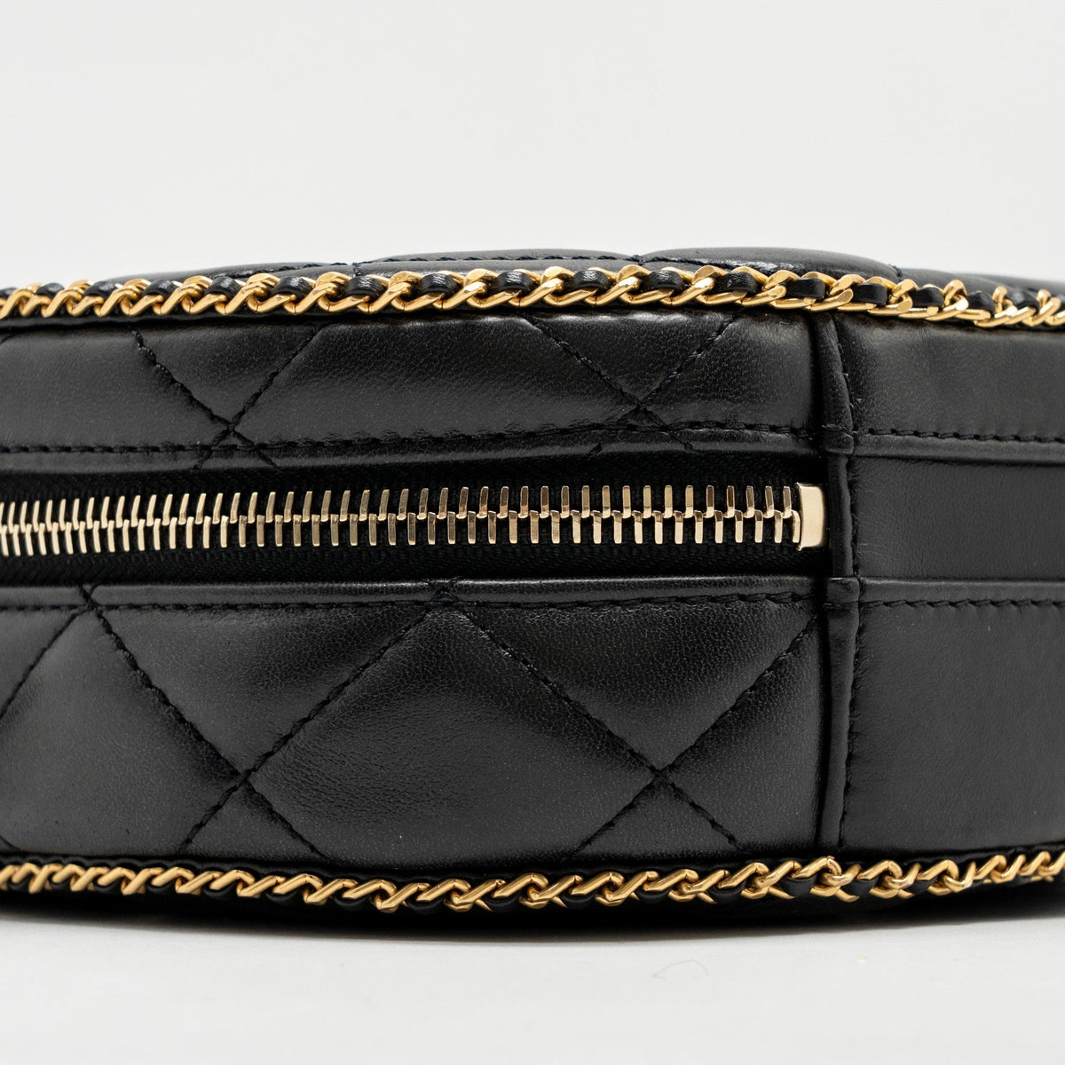 CHANEL ROUND VANITY WITH CHAIN LAMBSKIN BLACK GHW (MICROCHIP)