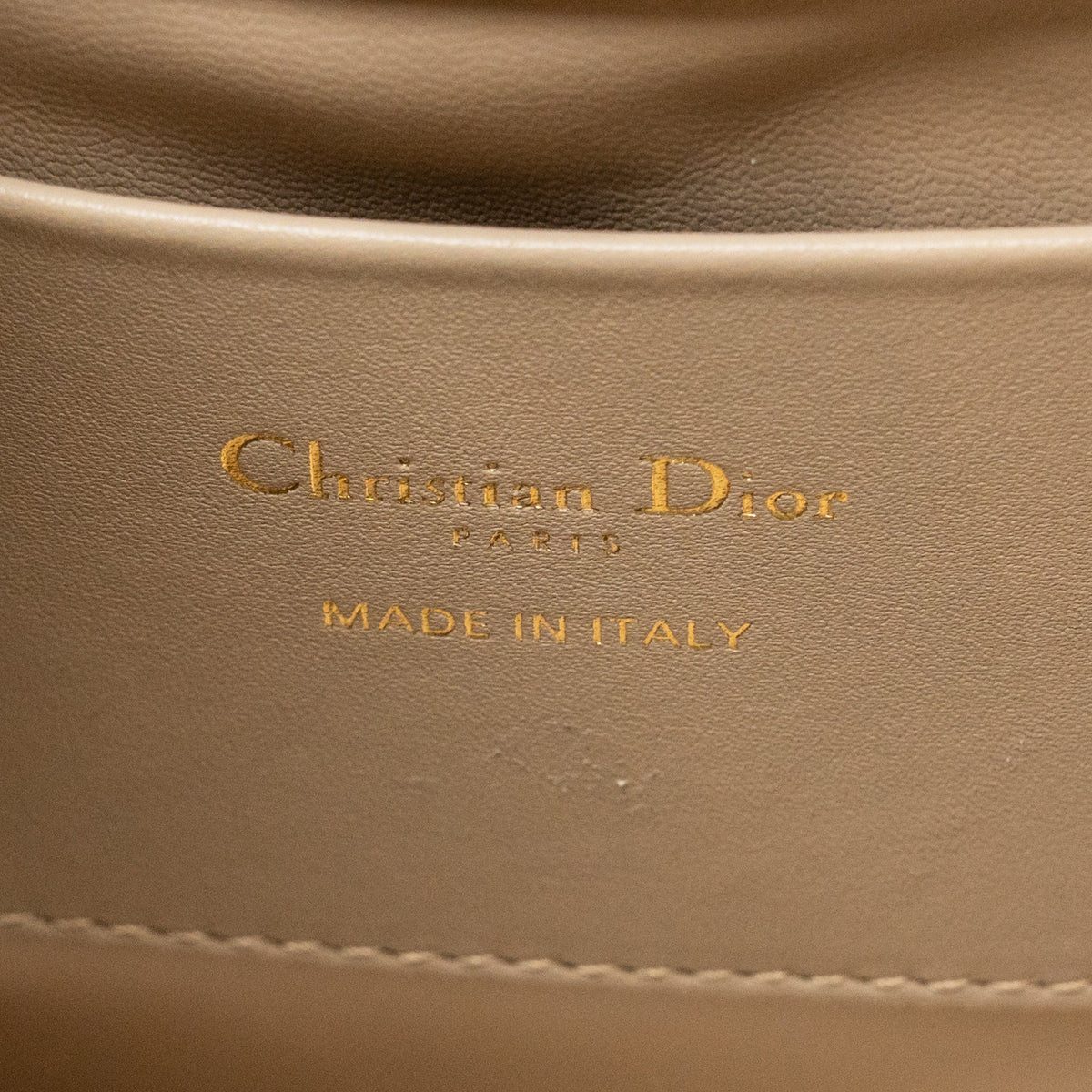 DIOR SMALL DIOR TOUJOURS VERTICAL TOTE BAG MACROCANNAGE CALFSKIN POWDER BEIGE LGHW