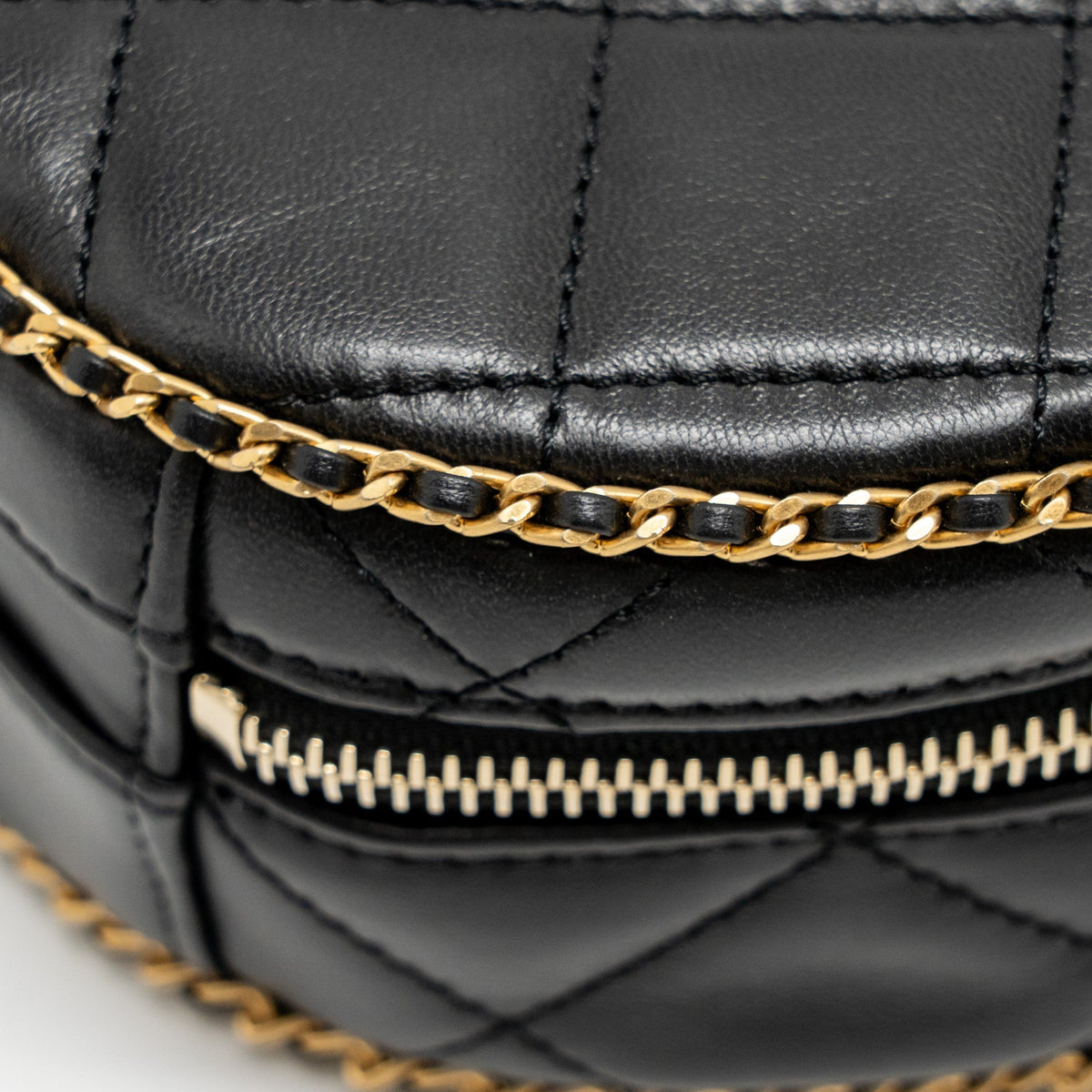 CHANEL ROUND VANITY WITH CHAIN LAMBSKIN BLACK GHW (MICROCHIP)