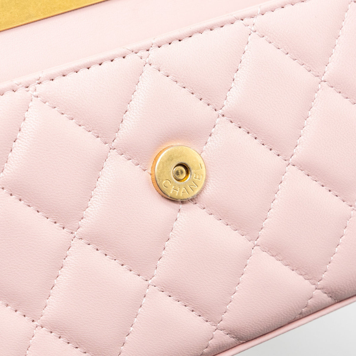 CHANEL 22B FLAP BAG WITH ENAMEL TOP HANDLE LAMBSKIN LIGHT PINK GHW (MICROCHIP)