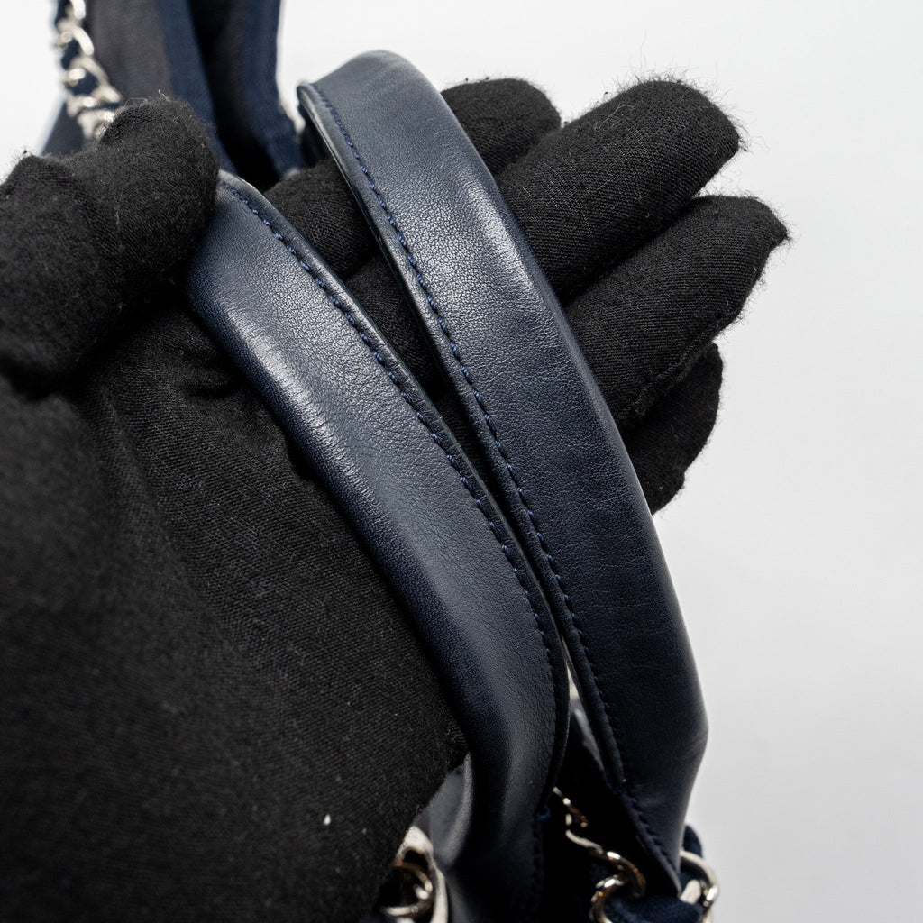 CHANEL DEAUVILLE TOTE BAG DENIM/CALFSKIN DARK BLUE SHW