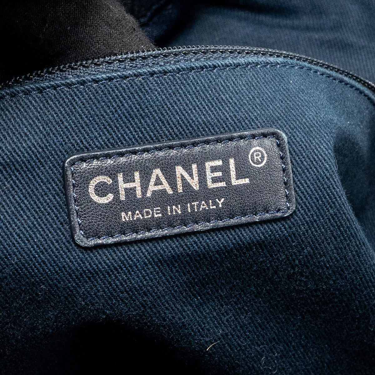 CHANEL DEAUVILLE TOTE BAG DENIM/CALFSKIN DARK BLUE SHW