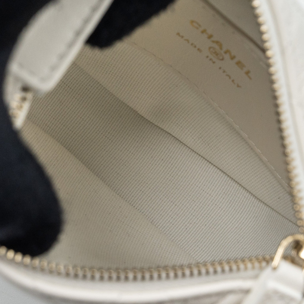 CHANEL 23C ROUND CLUTCH LAMBSKIN WHITE LGHW (MICROCHIP)